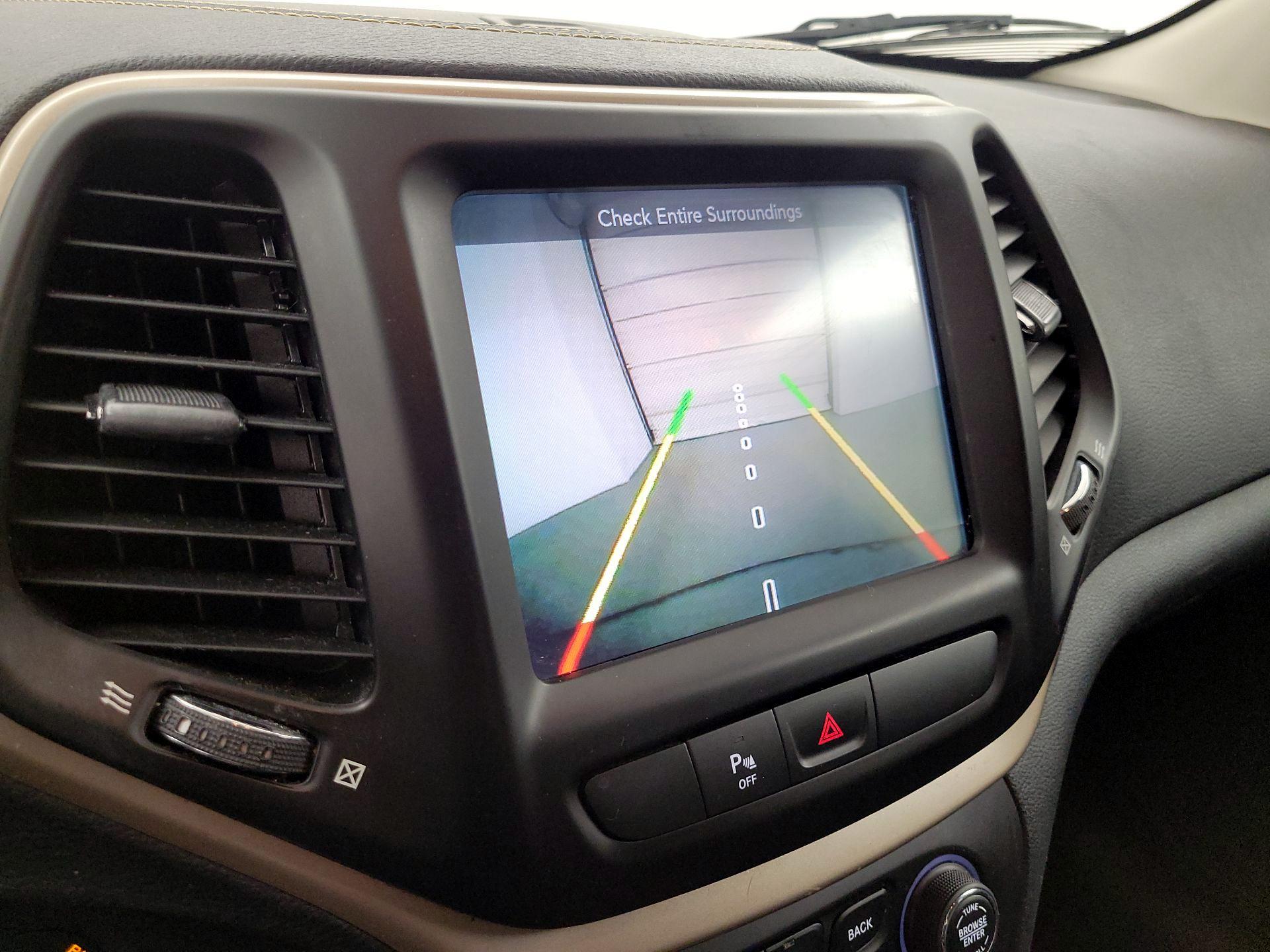 Thumbnail: 2016 Jeep Cherokee - 15