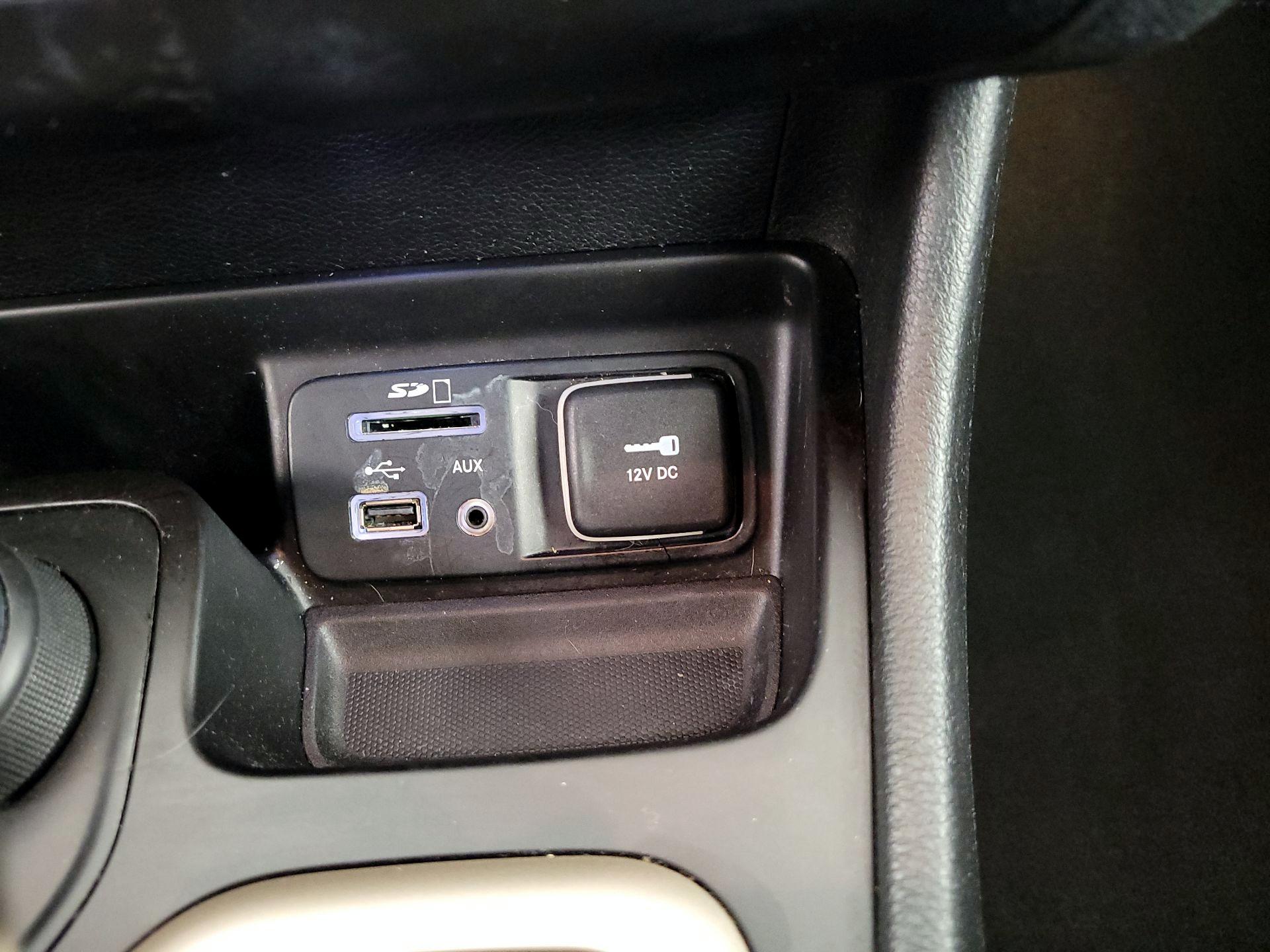 Thumbnail: 2016 Jeep Cherokee - 19