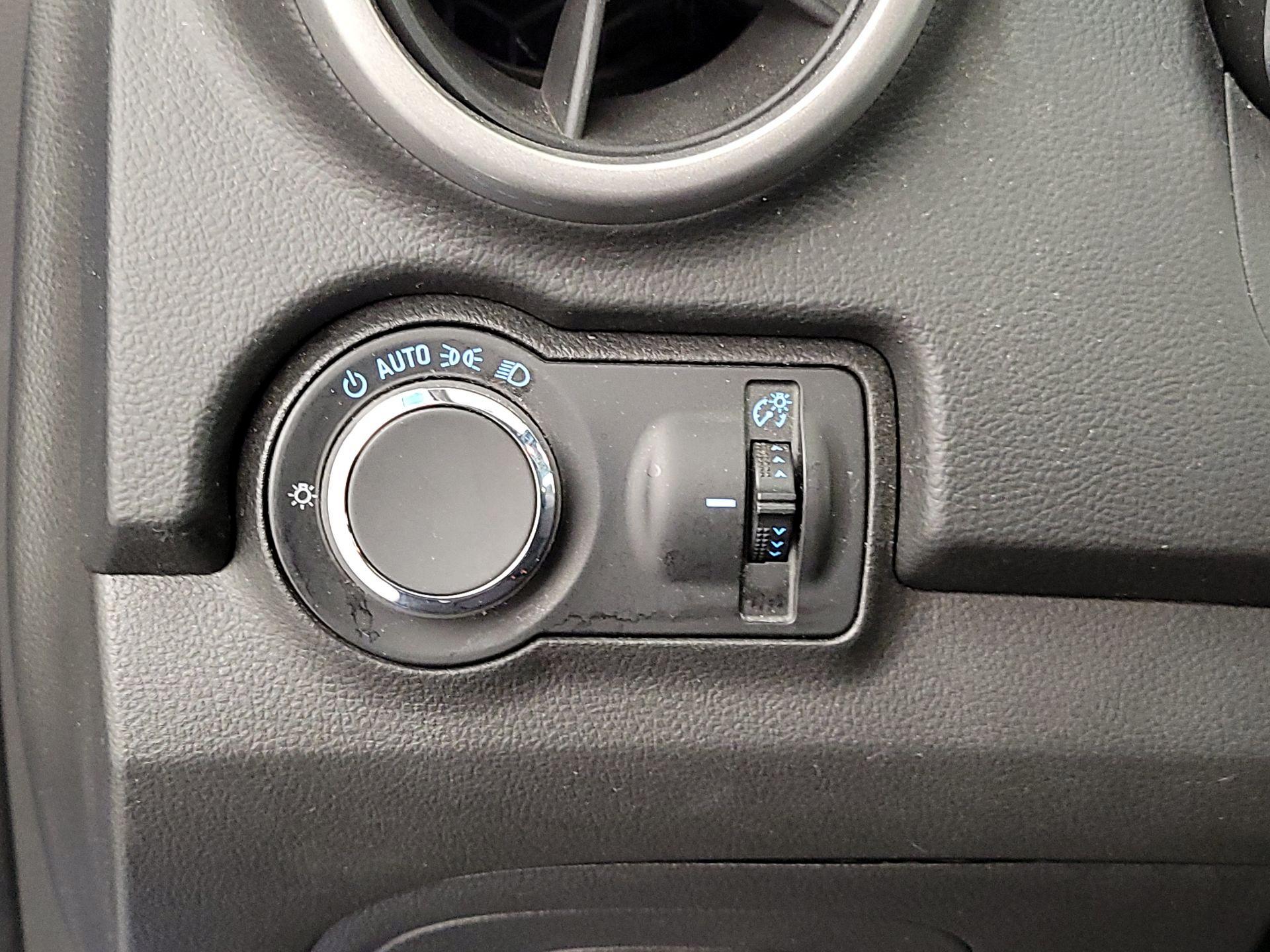 Thumbnail: 2016 Chevrolet Trax - 13