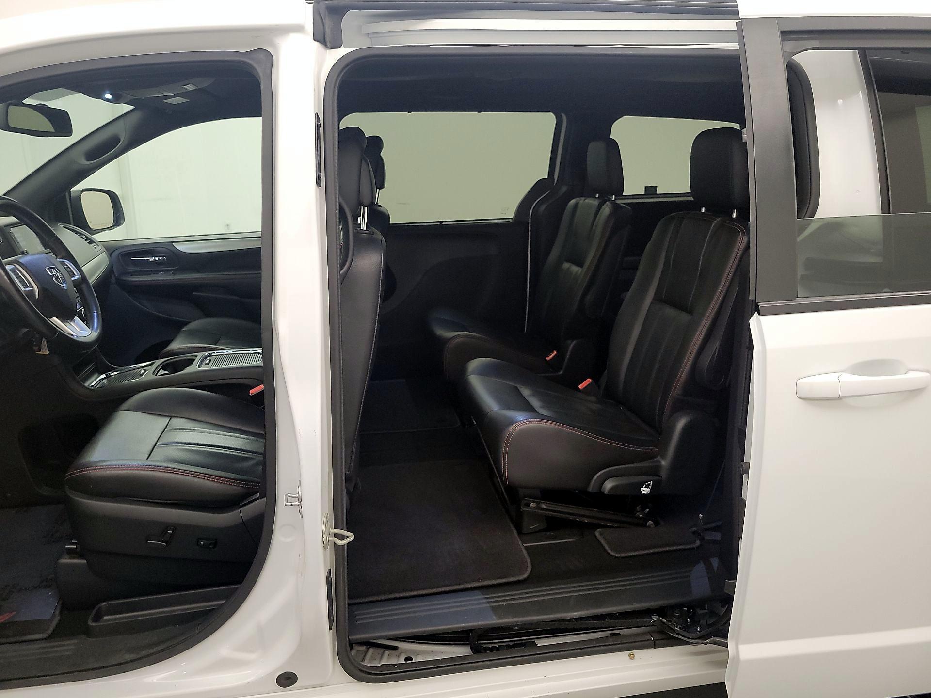 Thumbnail: 2018 Dodge Grand Caravan - 19