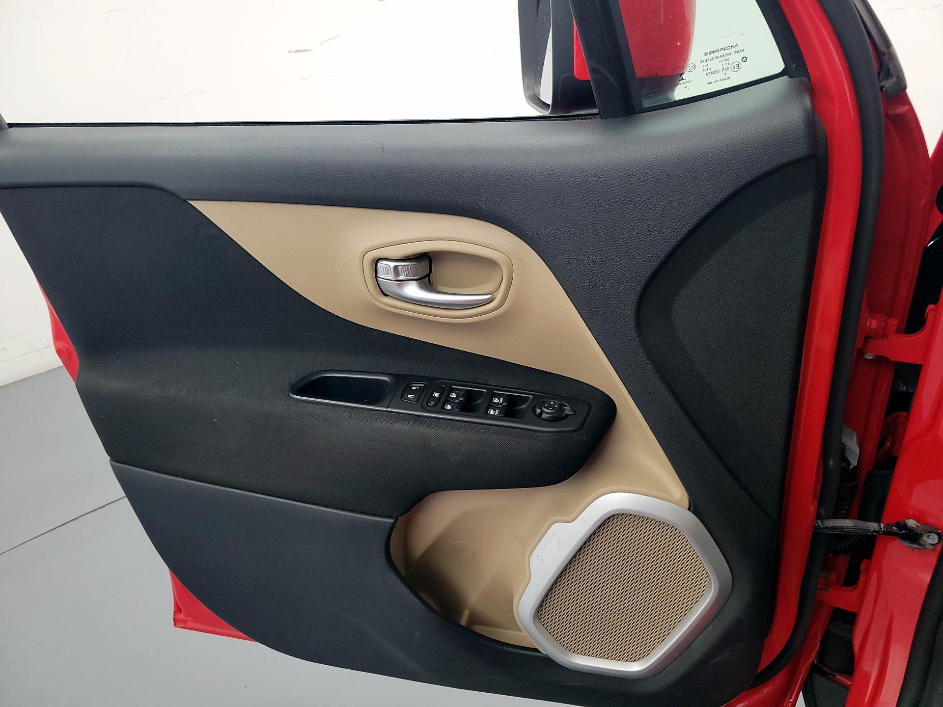 Thumbnail: 2015 Jeep Renegade - 12