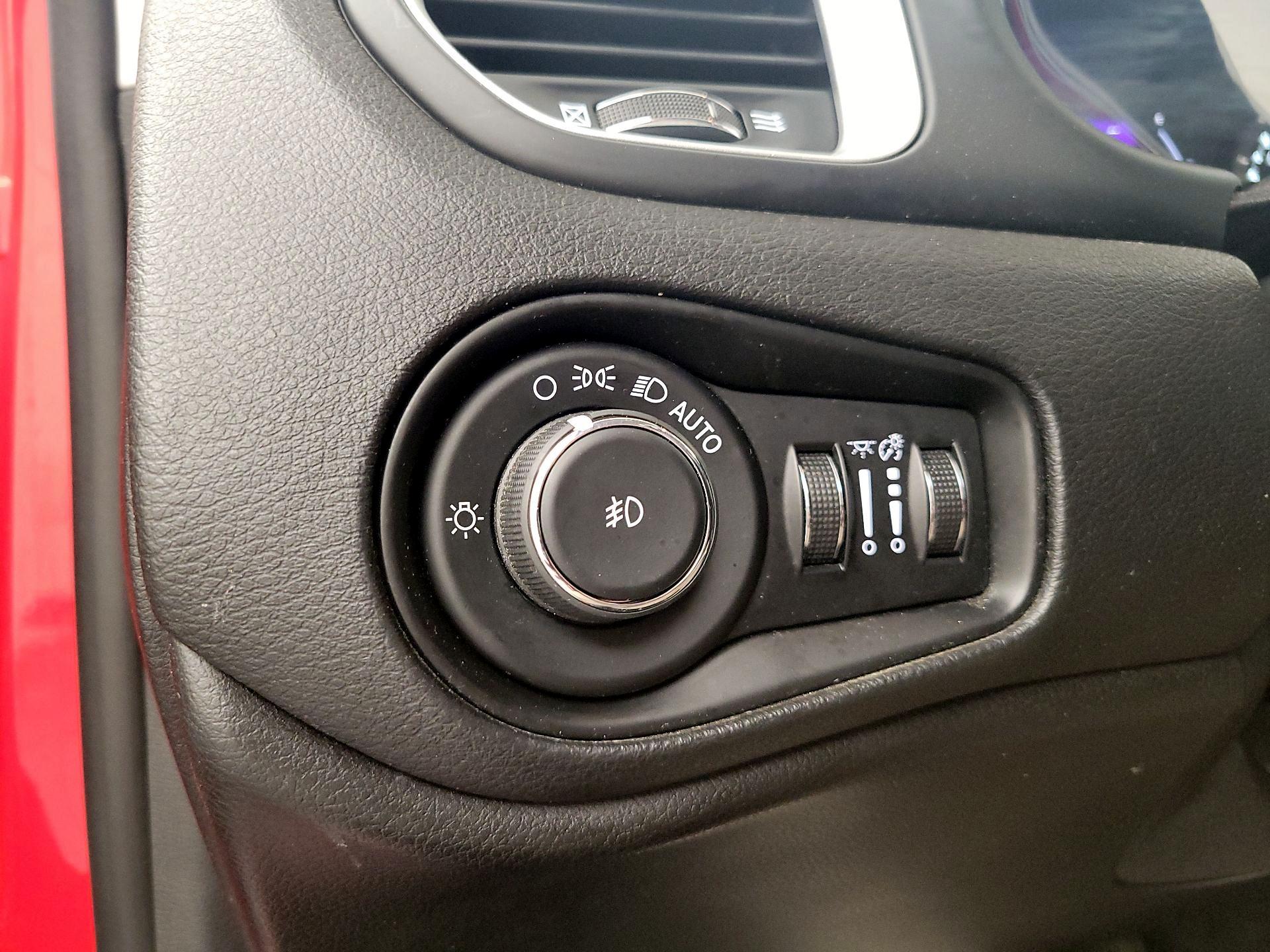 Thumbnail: 2015 Jeep Renegade - 13