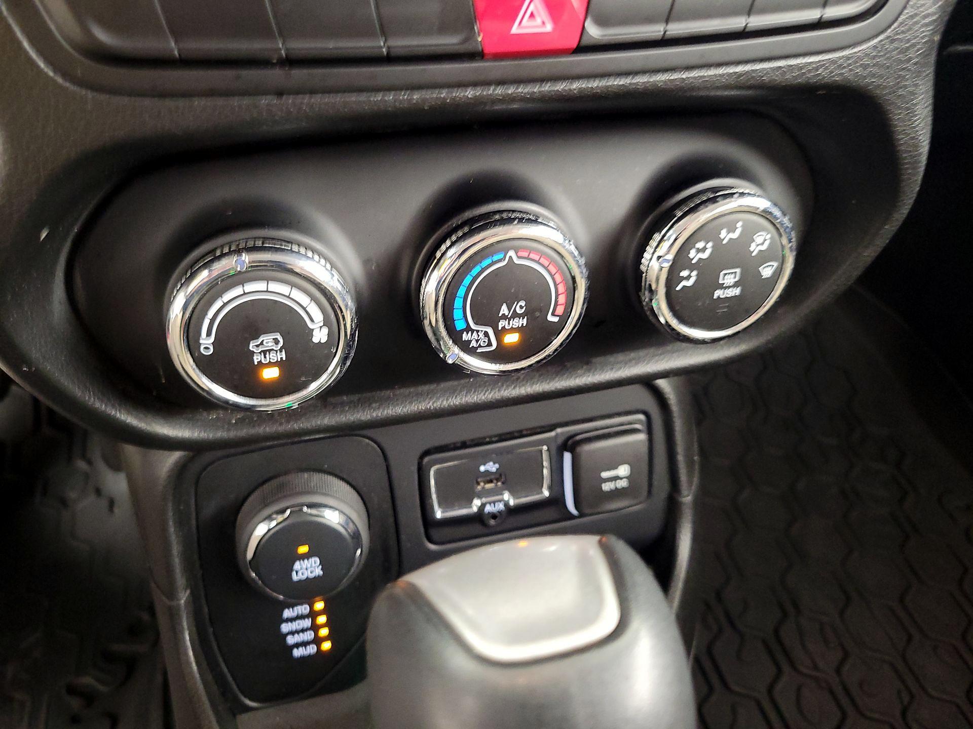 Thumbnail: 2015 Jeep Renegade - 16