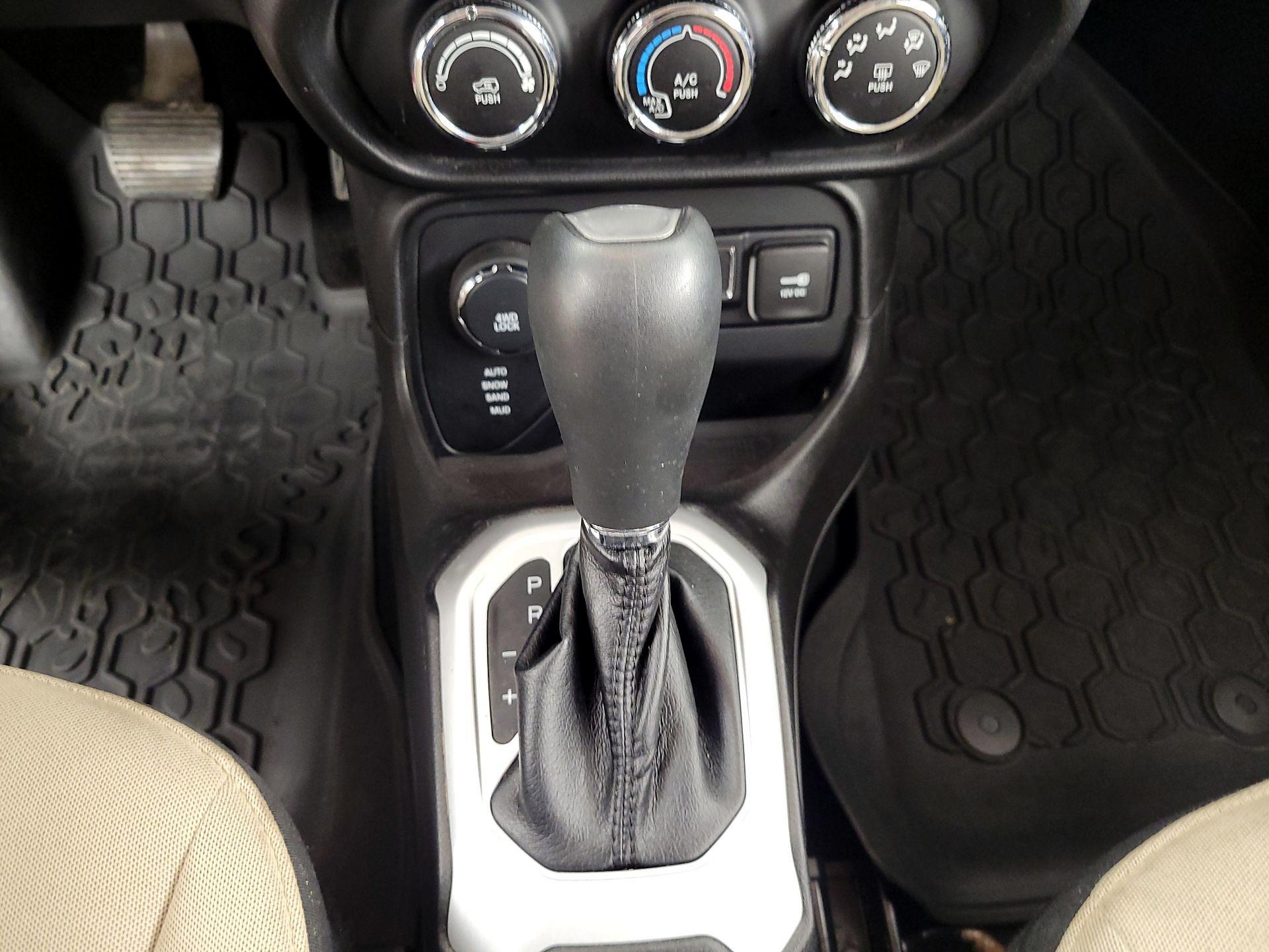 Thumbnail: 2015 Jeep Renegade - 17