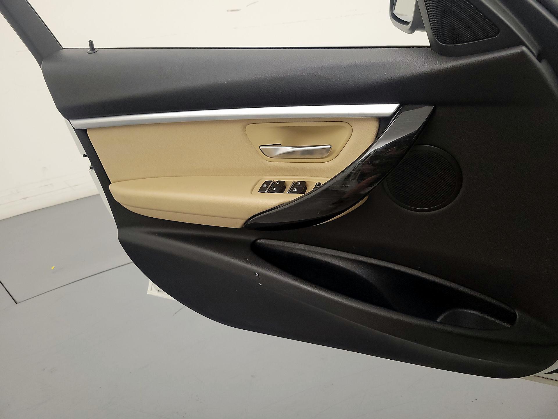 Thumbnail: 2018 BMW 3 Series - 12