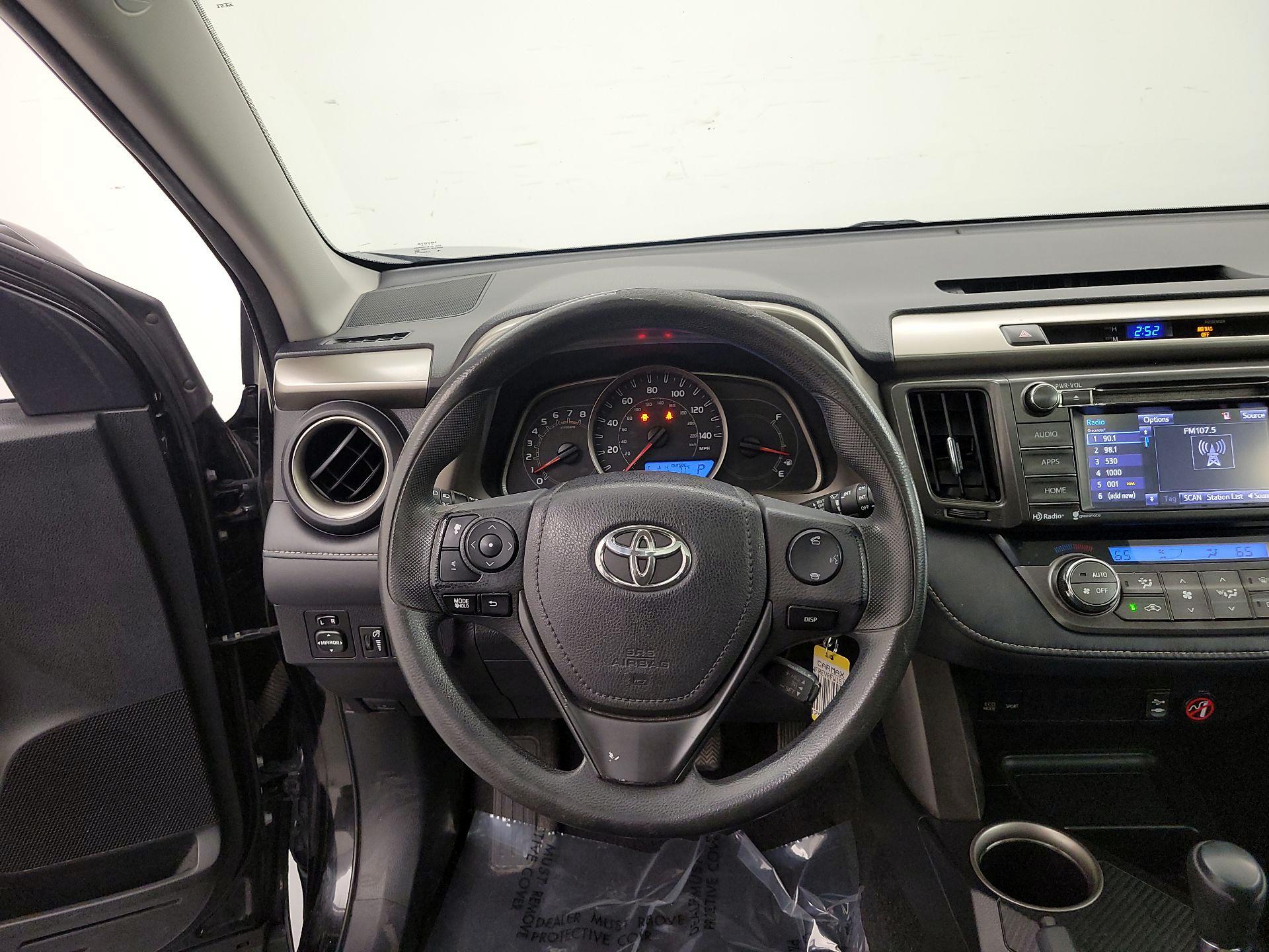 Thumbnail: 2015 Toyota RAV4 - 10