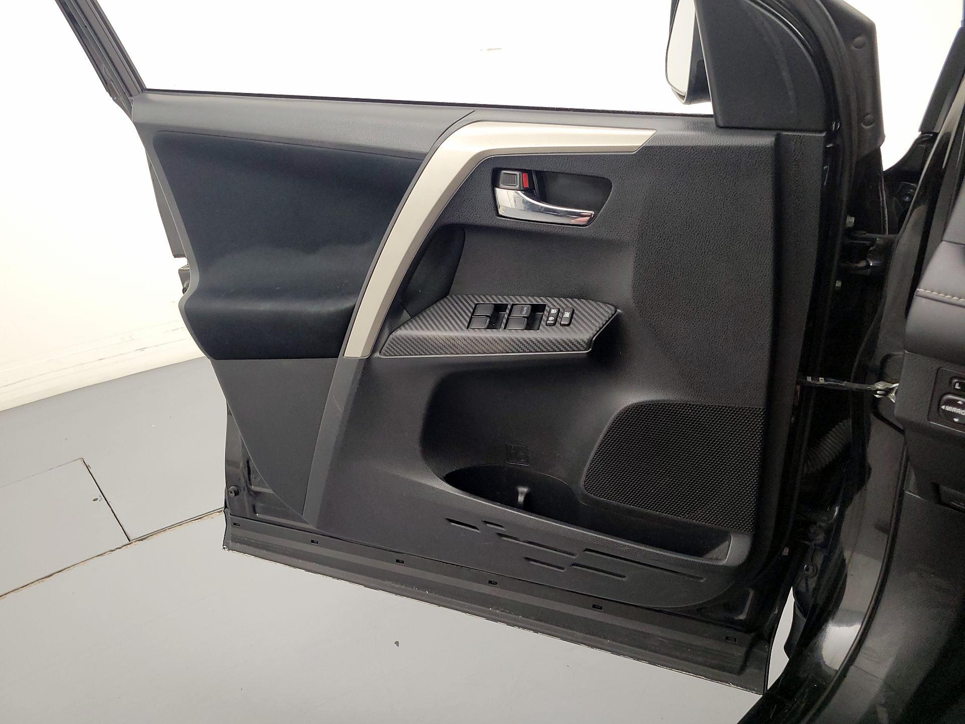 Thumbnail: 2015 Toyota RAV4 - 12