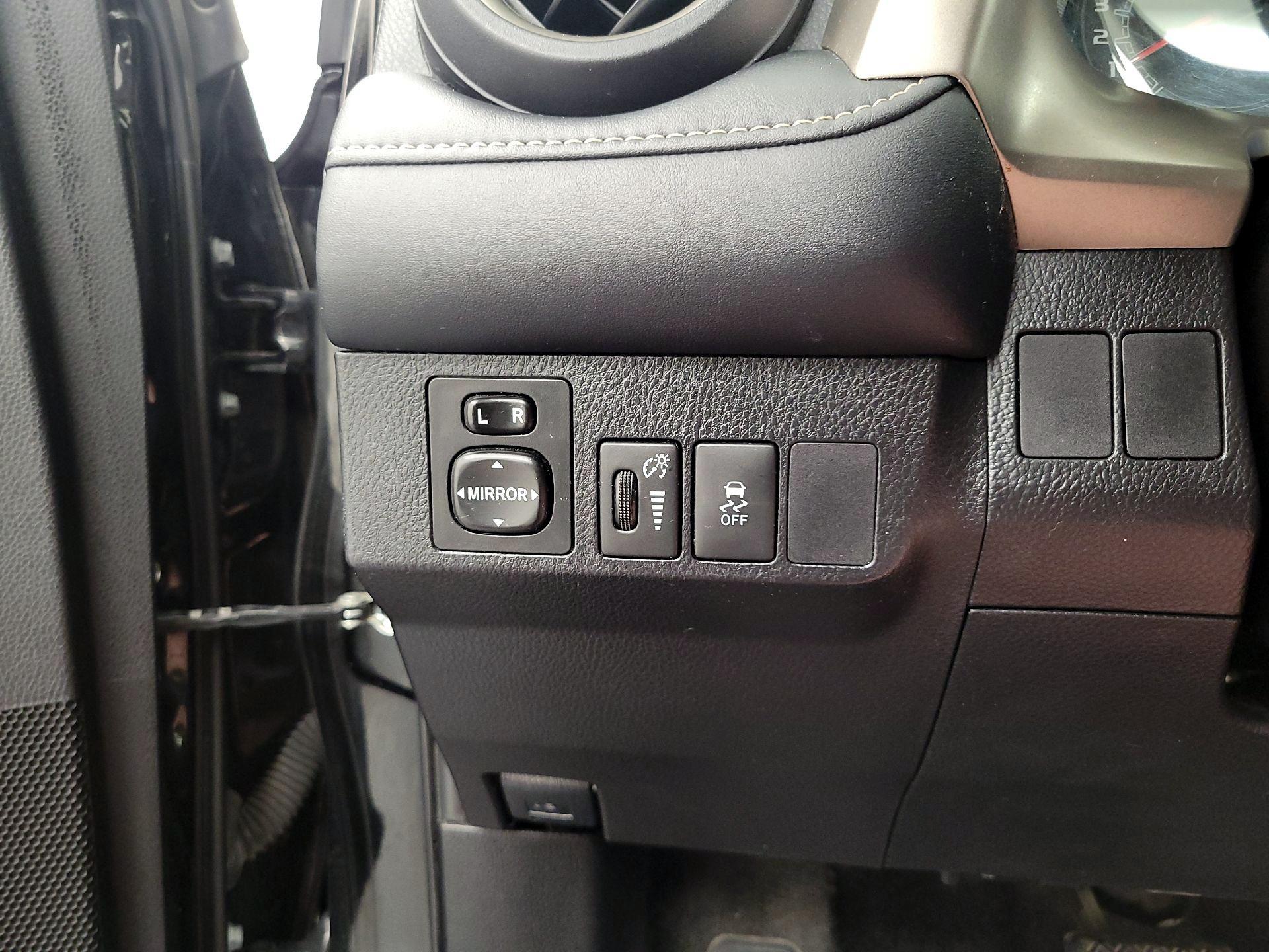 Thumbnail: 2015 Toyota RAV4 - 13