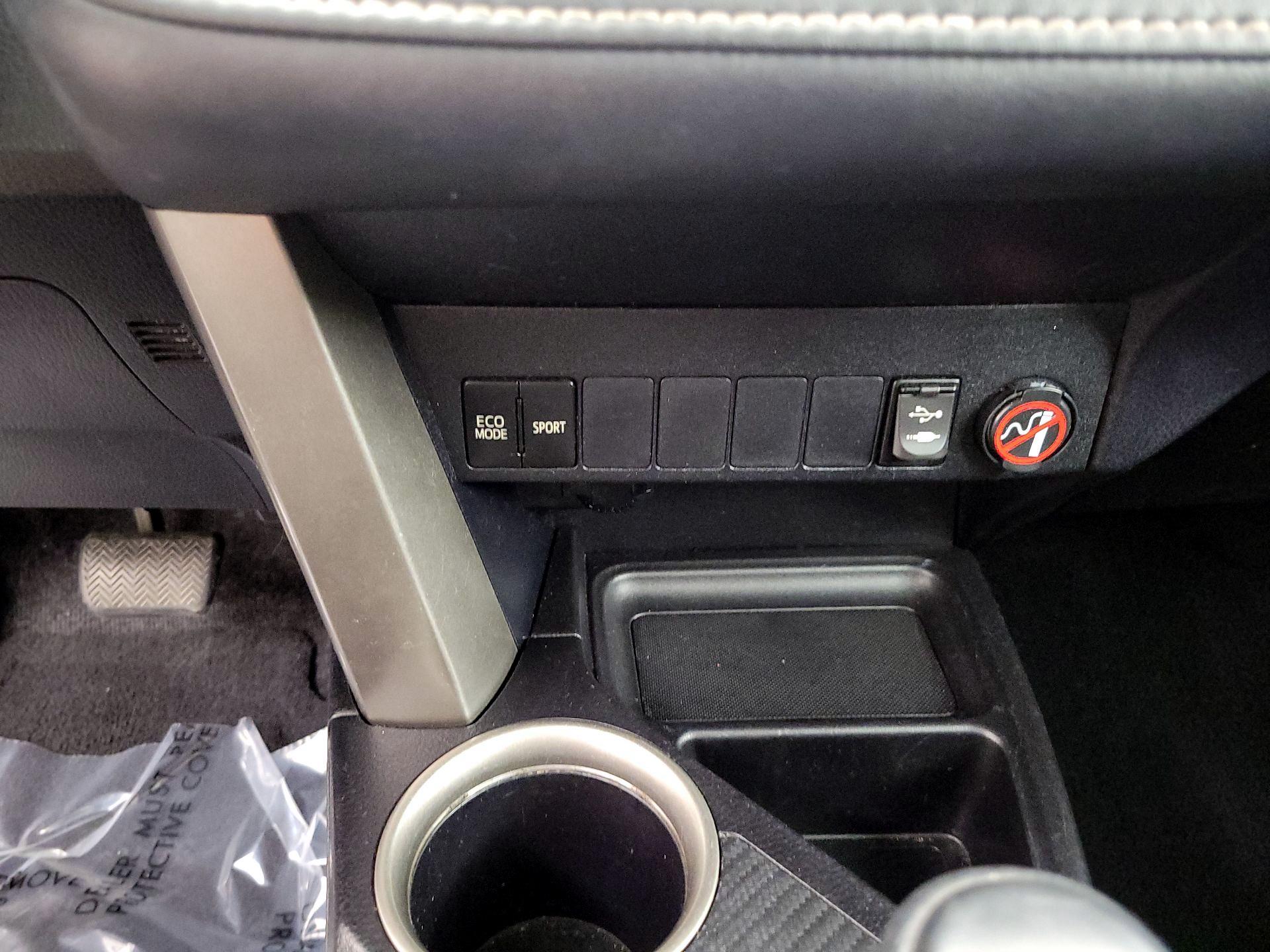 Thumbnail: 2015 Toyota RAV4 - 18