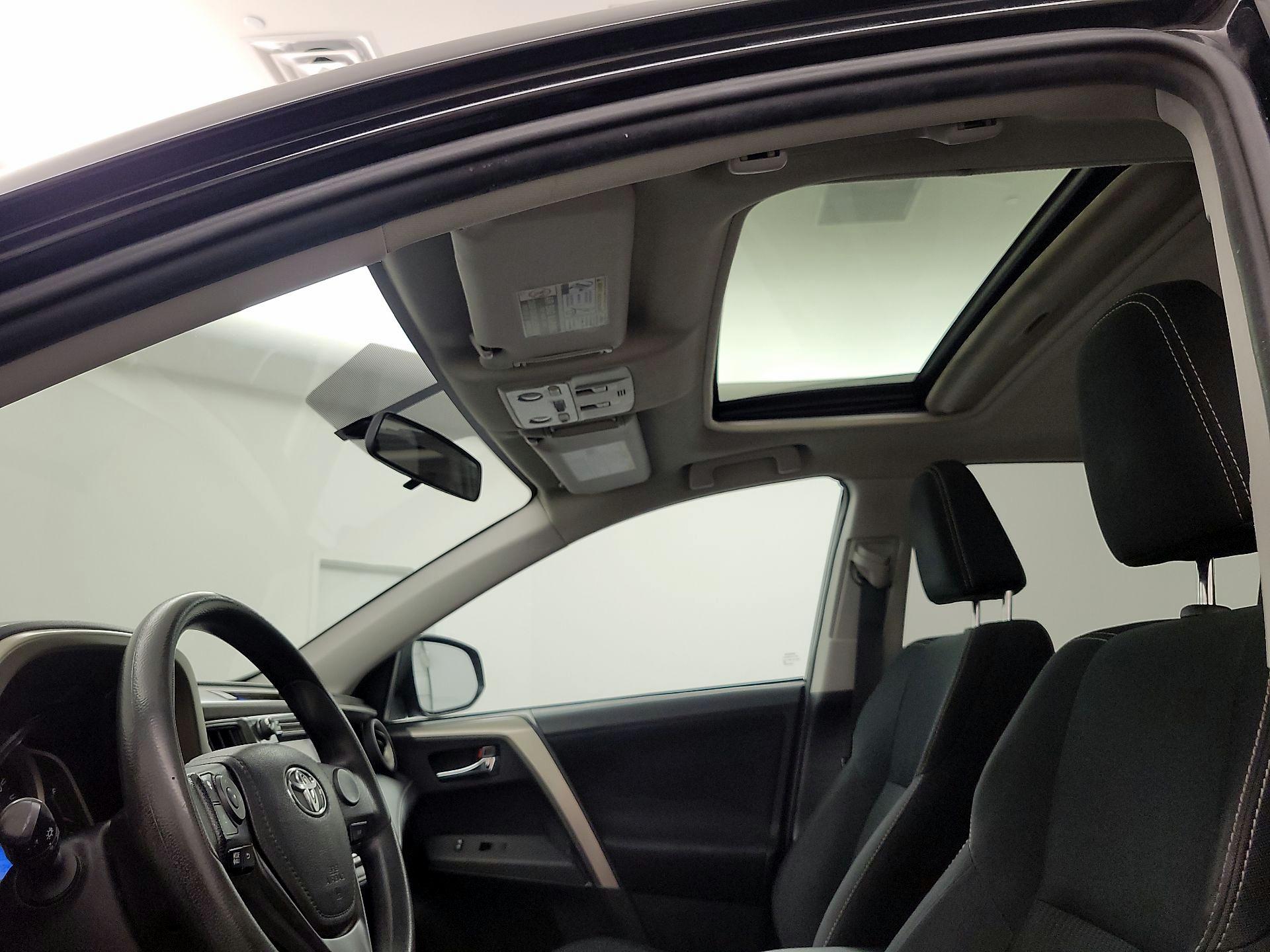 Thumbnail: 2015 Toyota RAV4 - 19