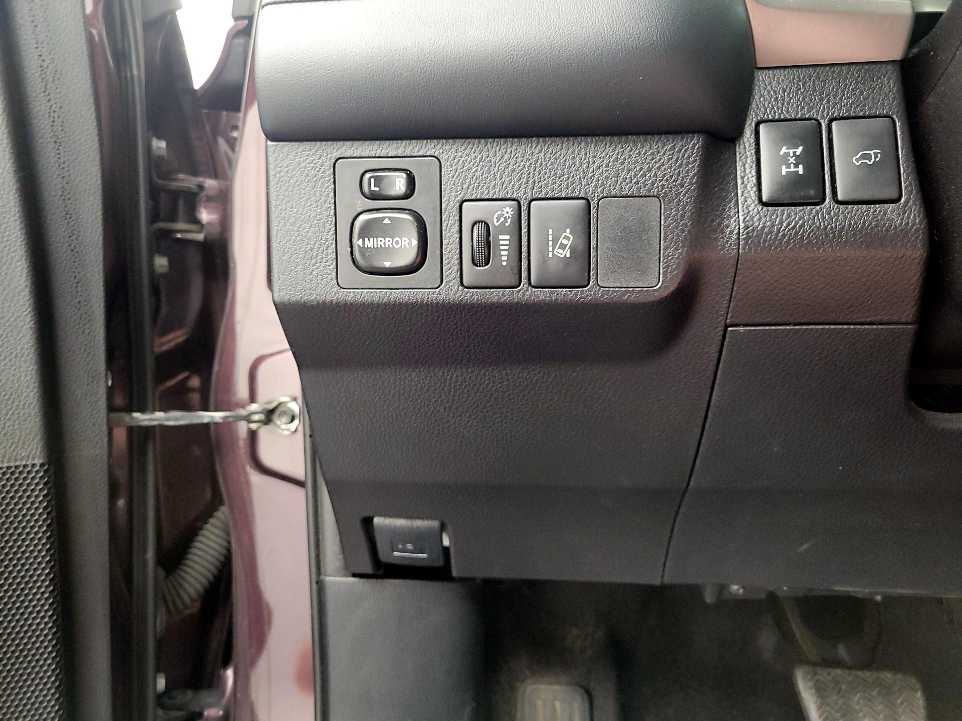 Thumbnail: 2016 Toyota RAV4 - 13