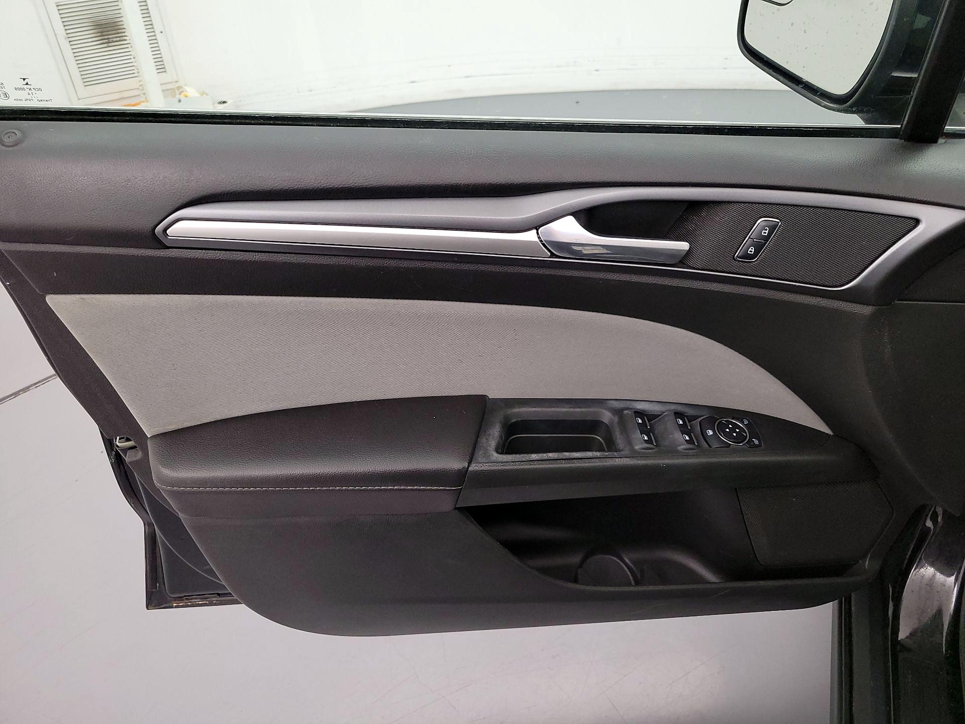 Thumbnail: 2014 Ford Fusion - 12