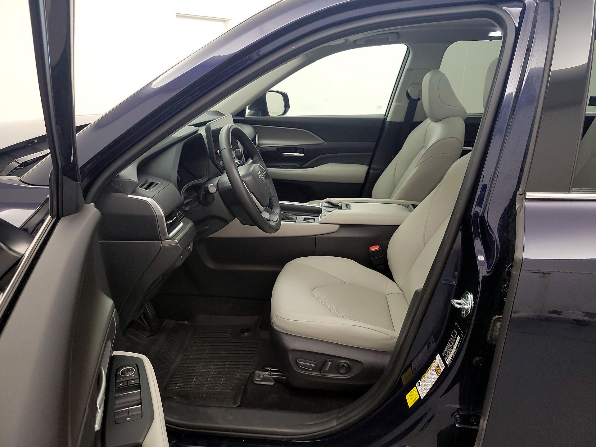 Thumbnail: 2025 Toyota Highlander - 11