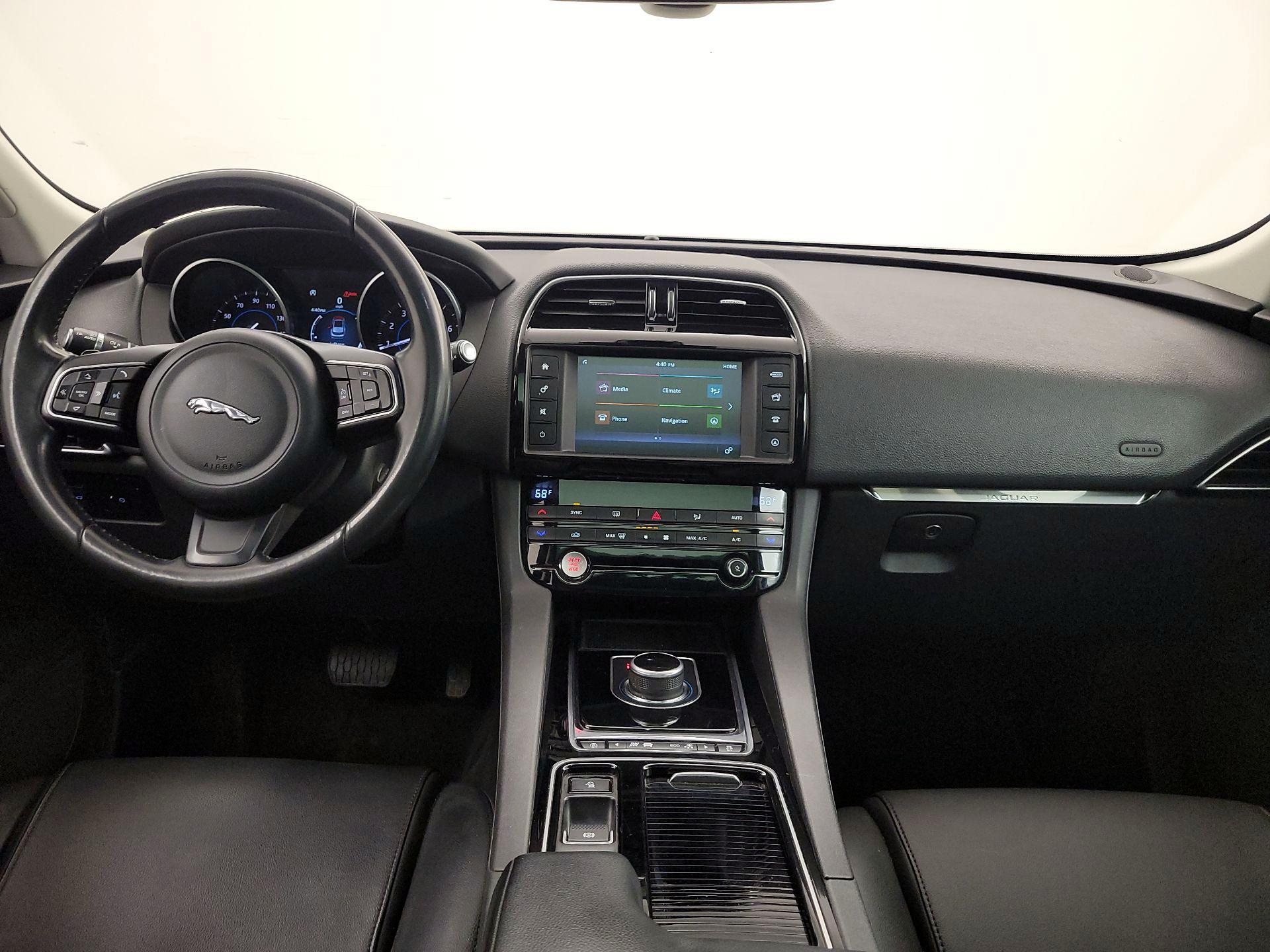 Thumbnail: 2018 Jaguar F-Pace - 9