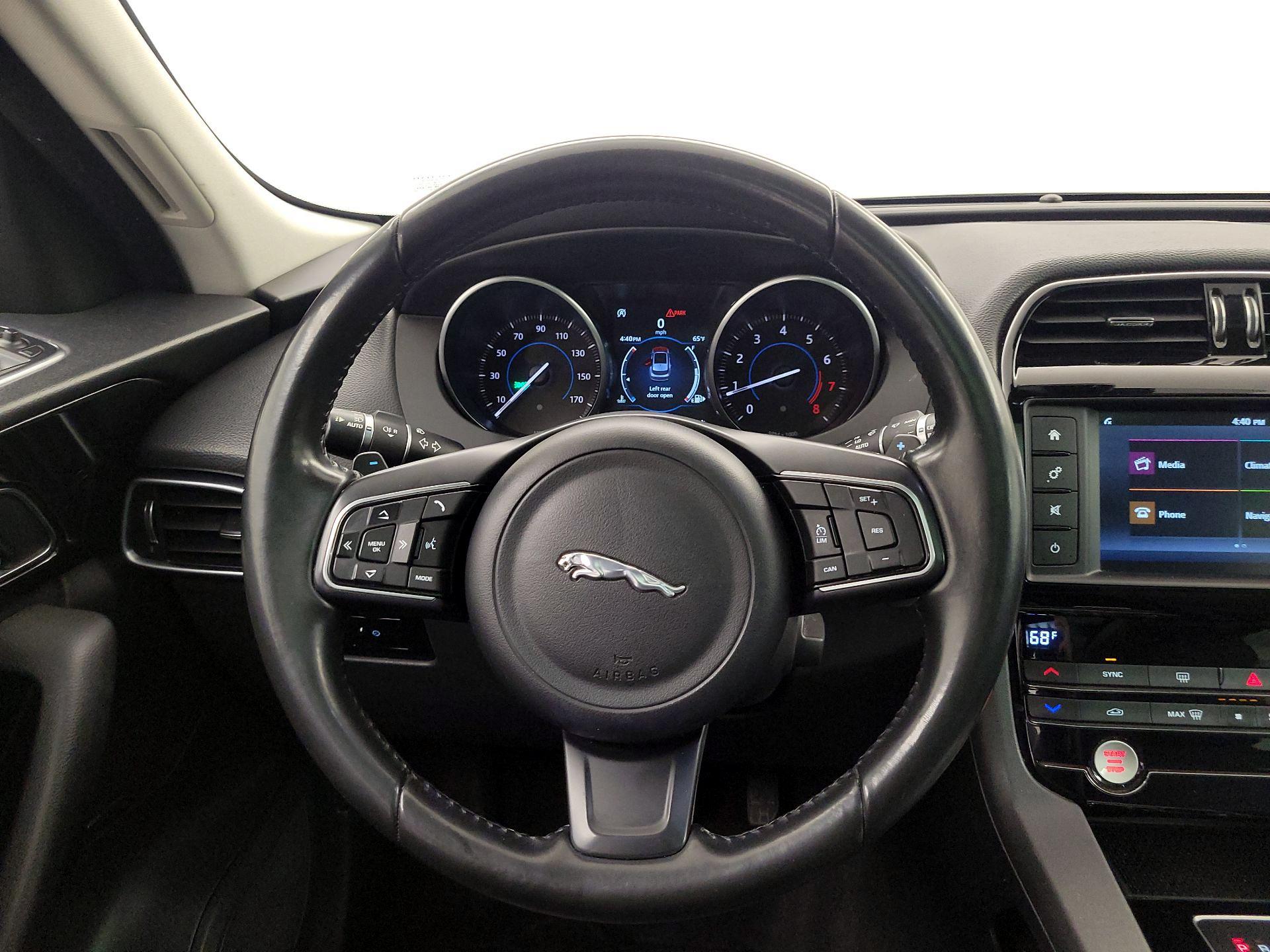 Thumbnail: 2018 Jaguar F-Pace - 10