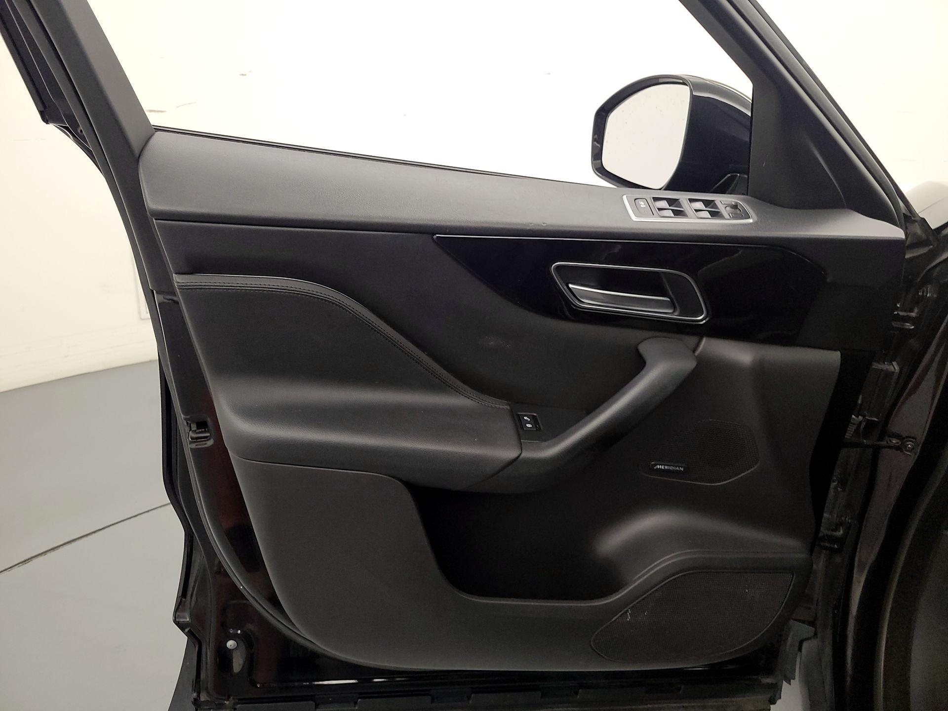 Thumbnail: 2018 Jaguar F-Pace - 12