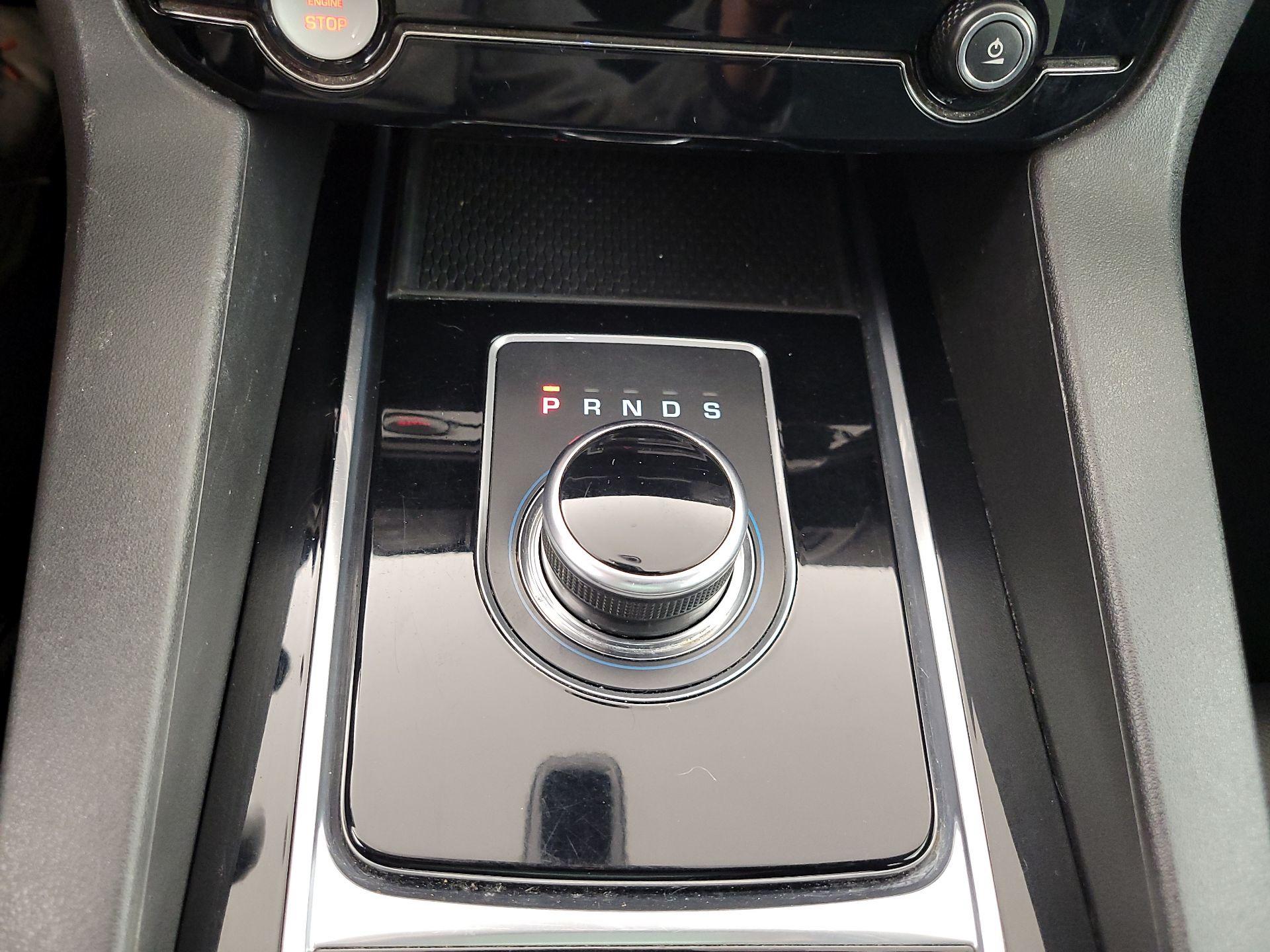 Thumbnail: 2018 Jaguar F-Pace - 16