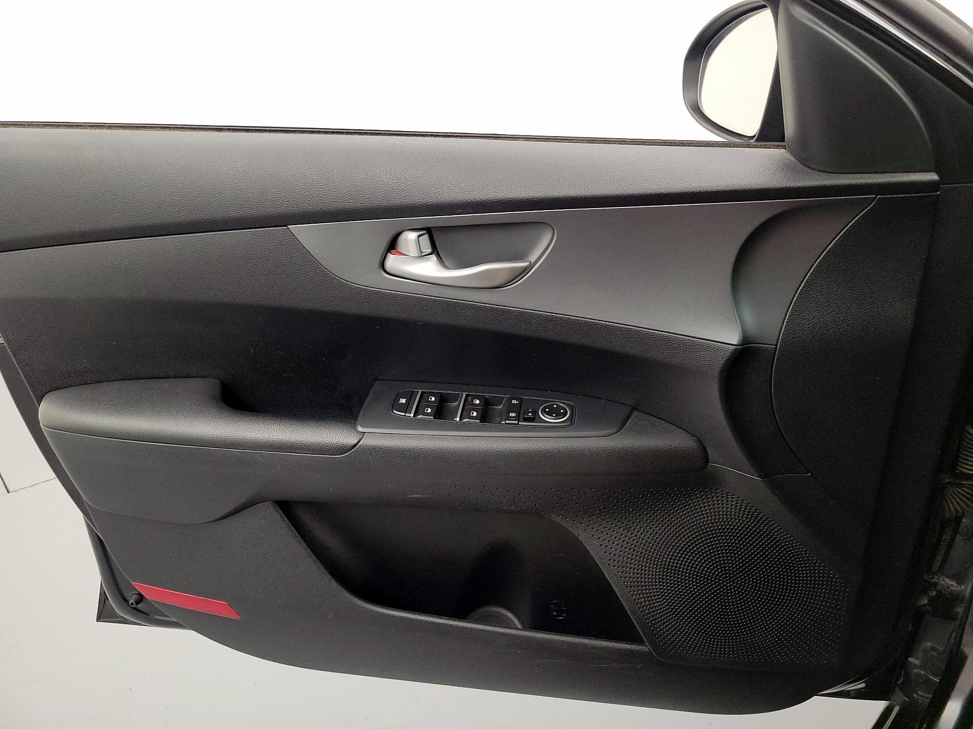 Thumbnail: 2019 Kia Forte - 12