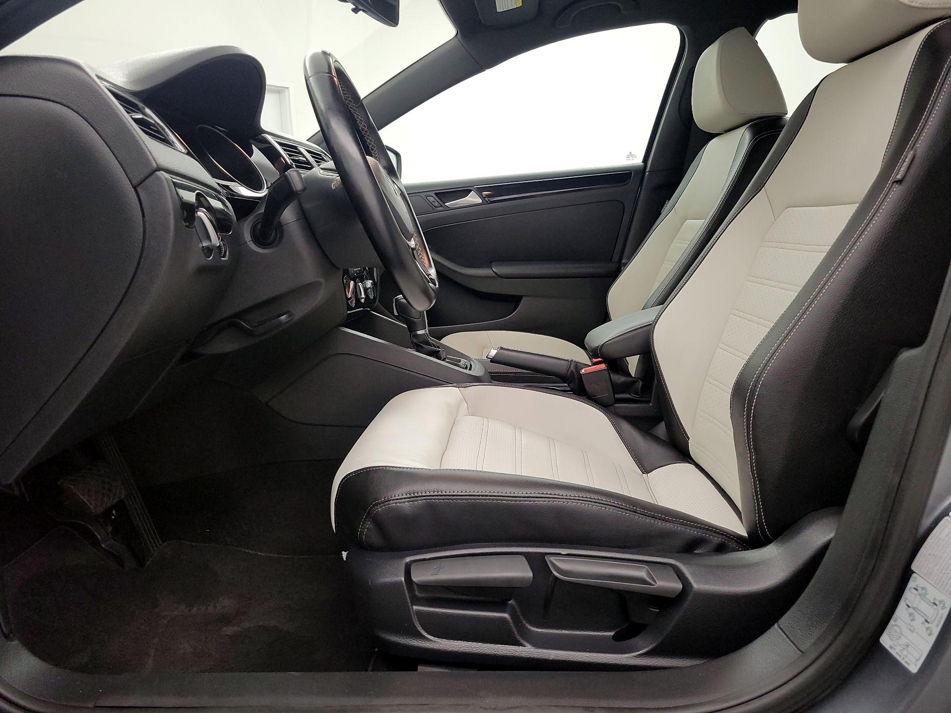 Thumbnail: 2015 Volkswagen Jetta - 11