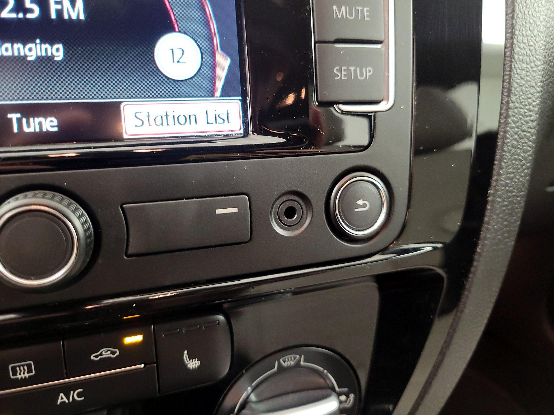 Thumbnail: 2015 Volkswagen Jetta - 18
