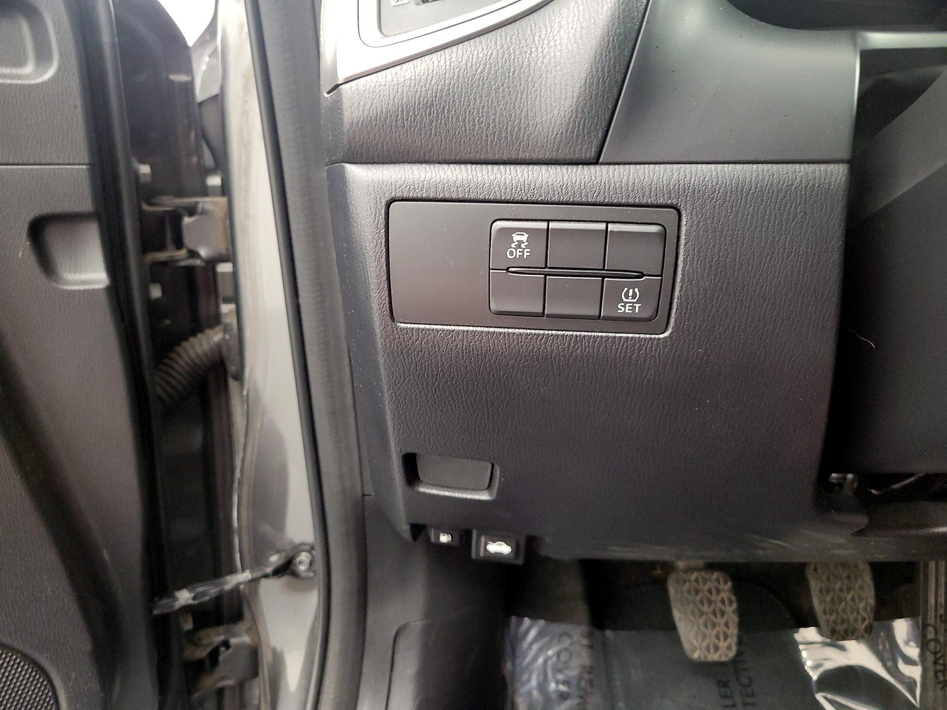 Thumbnail: 2018 Mazda Mazda3 - 13