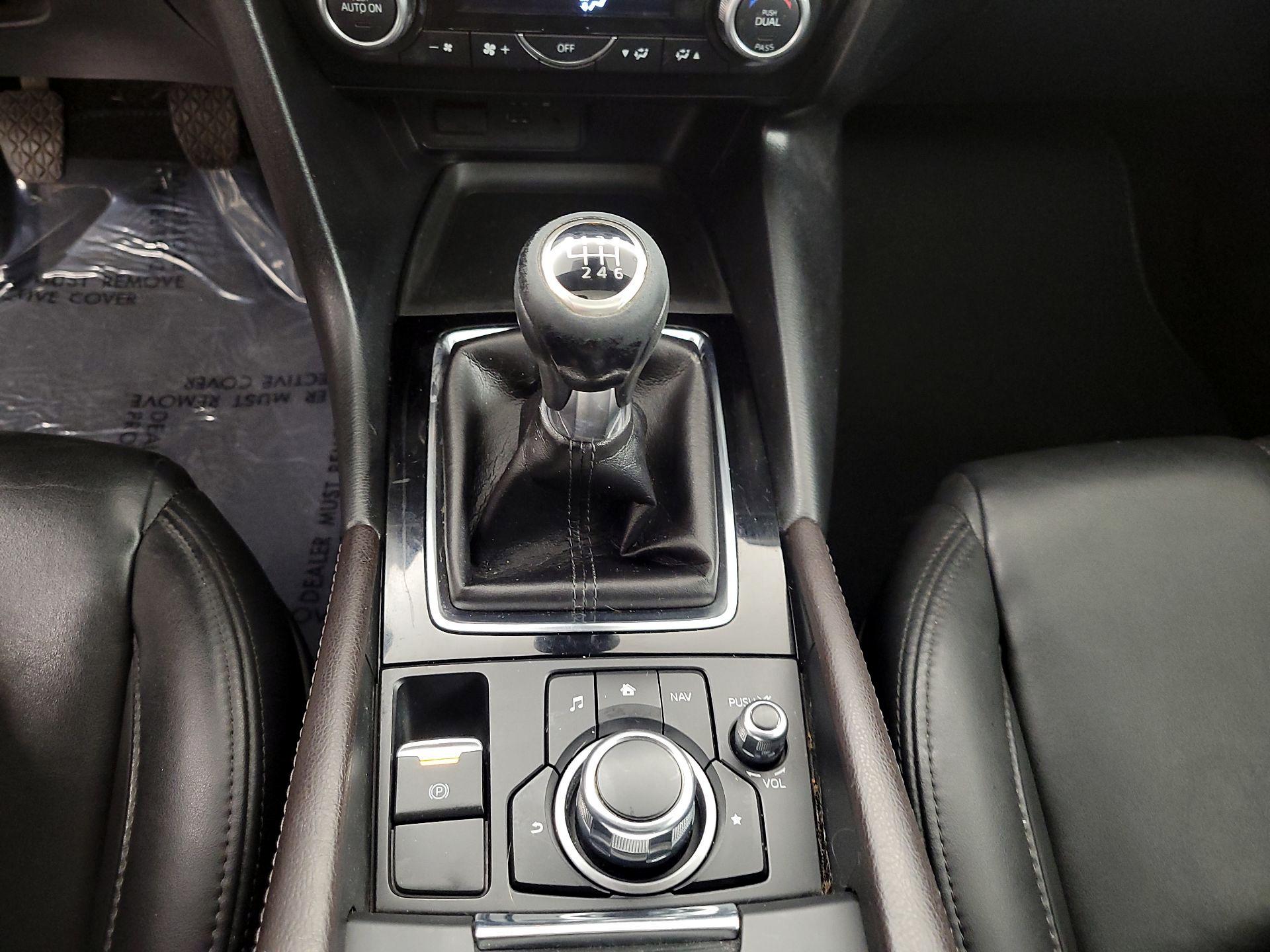 Thumbnail: 2018 Mazda Mazda3 - 17