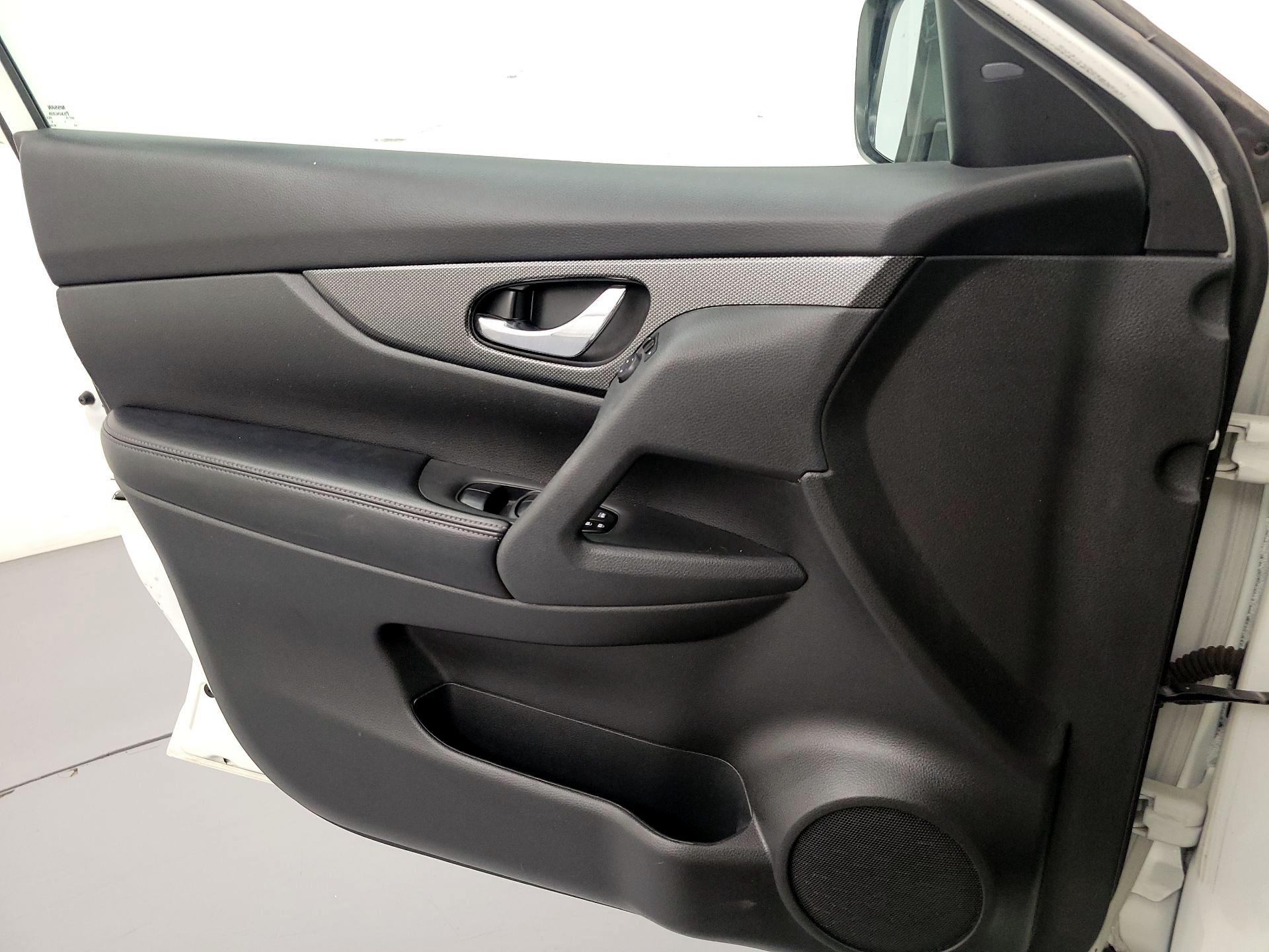 Thumbnail: 2016 Nissan Rogue - 12