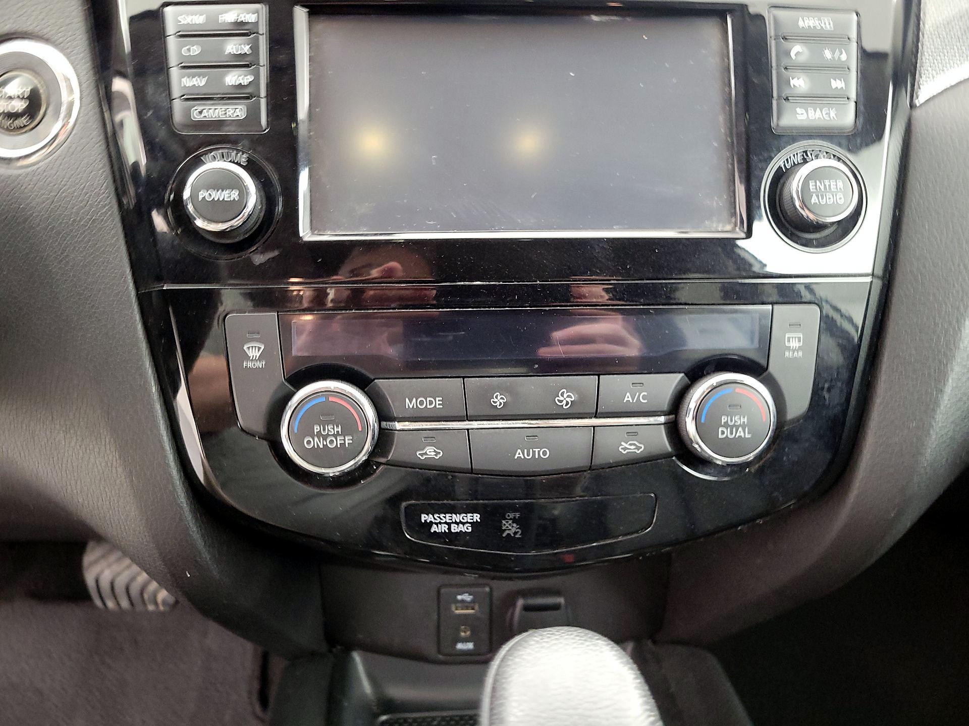 Thumbnail: 2016 Nissan Rogue - 17