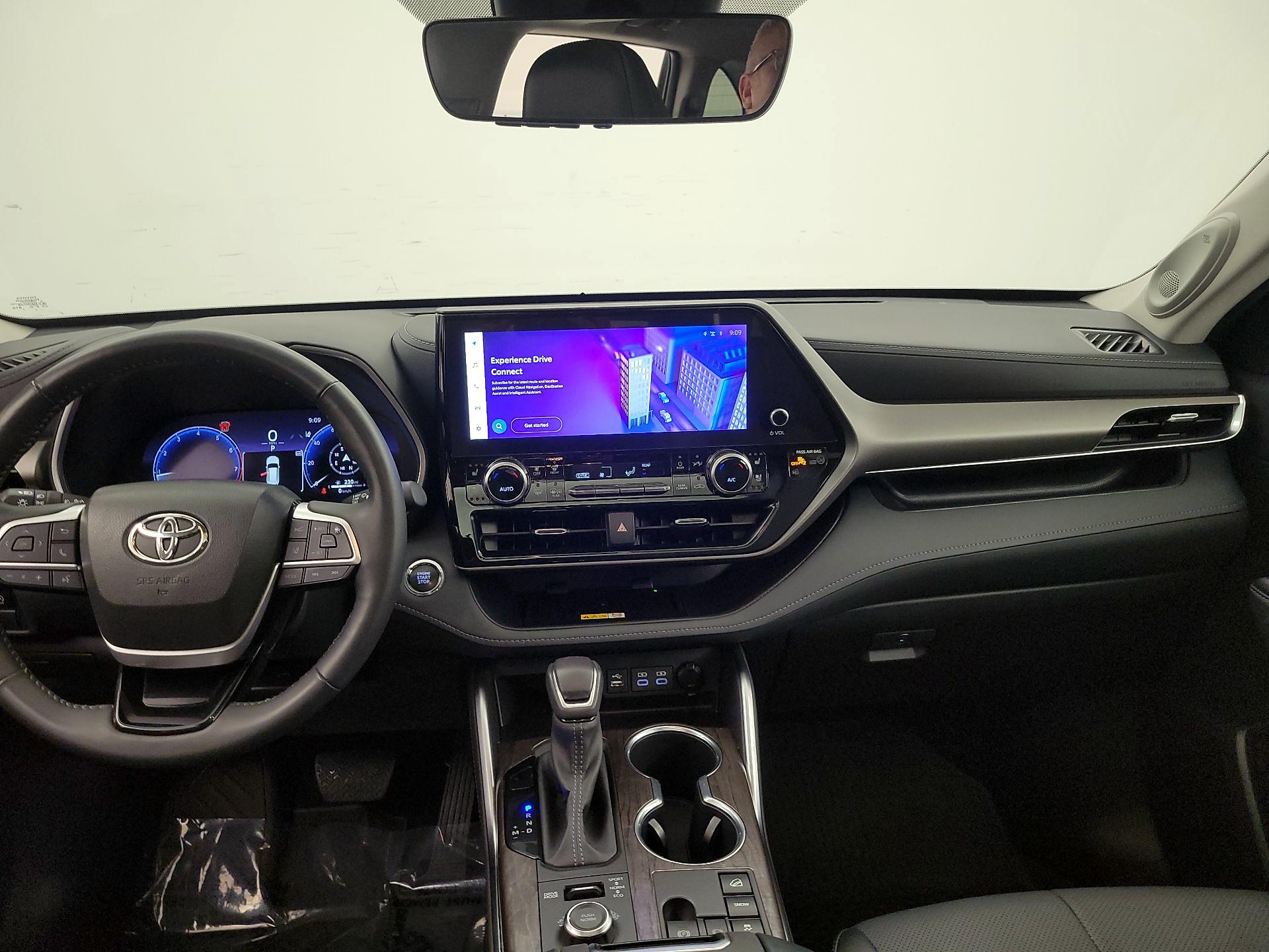 Thumbnail: 2023 Toyota Highlander - 9