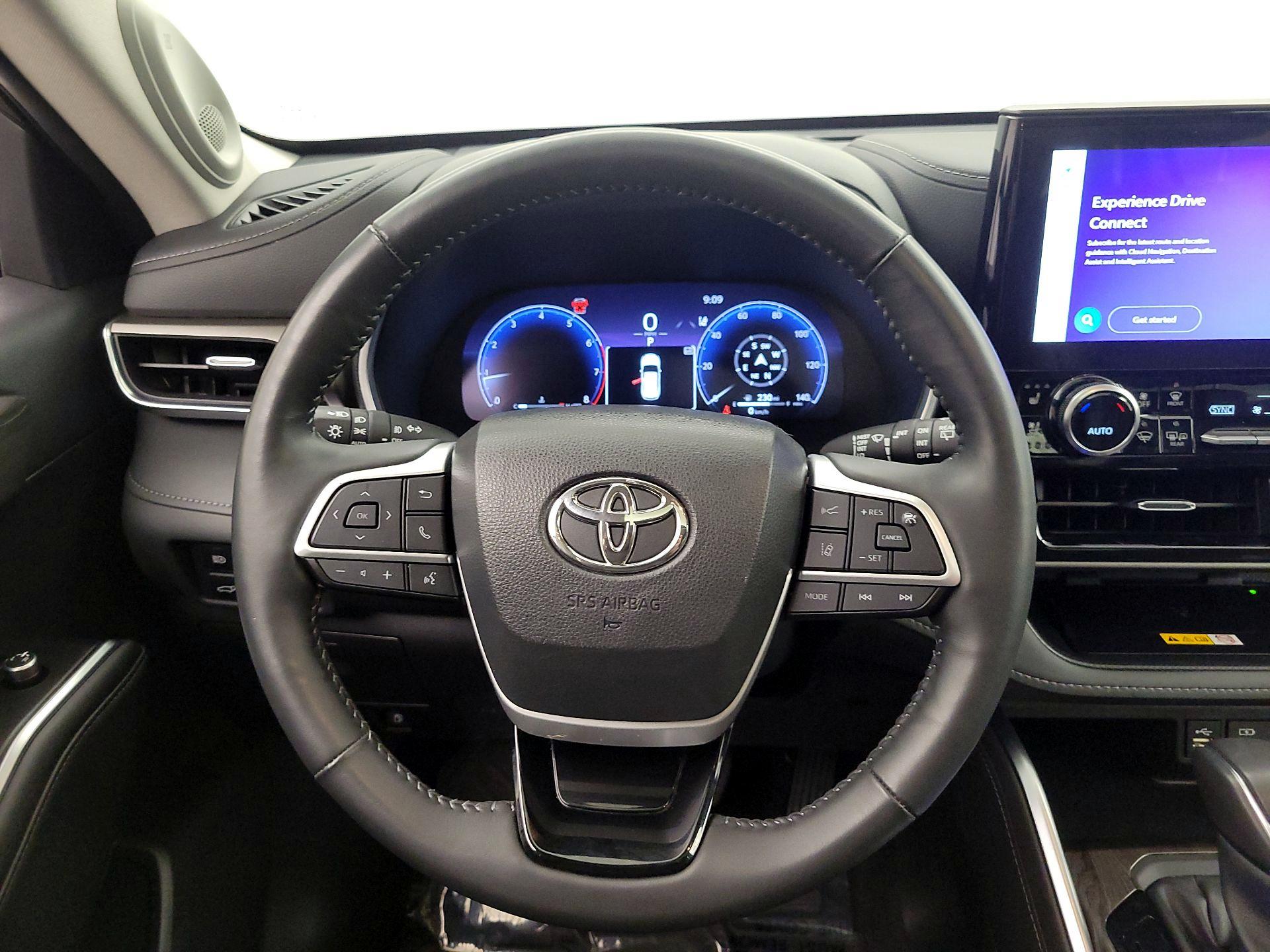 Thumbnail: 2023 Toyota Highlander - 10