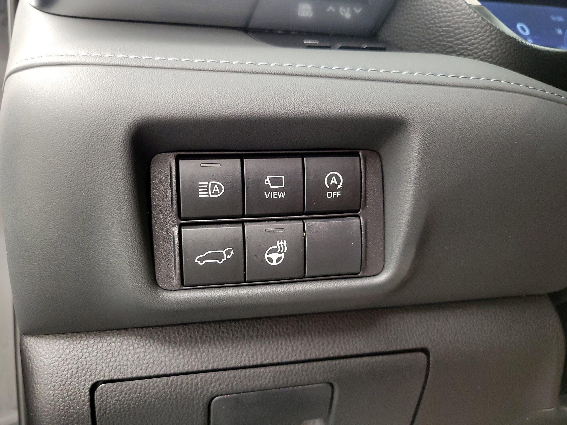 Thumbnail: 2023 Toyota Highlander - 13