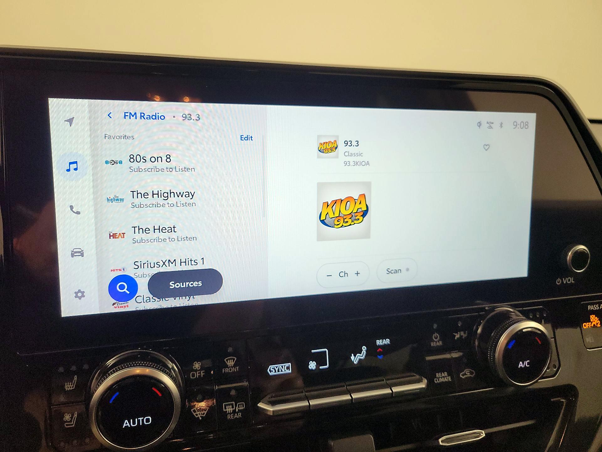 Thumbnail: 2023 Toyota Highlander - 15