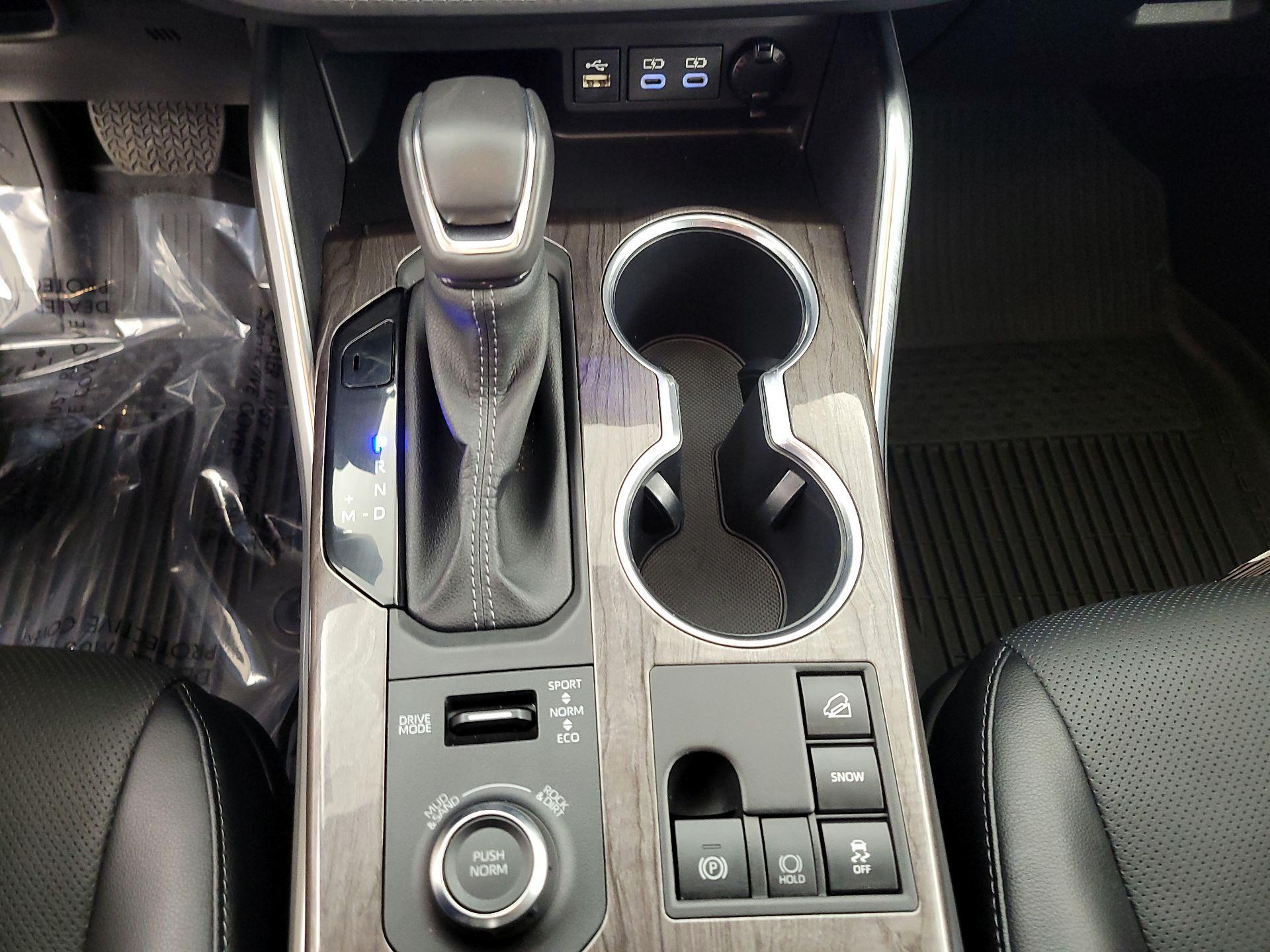 Thumbnail: 2023 Toyota Highlander - 17