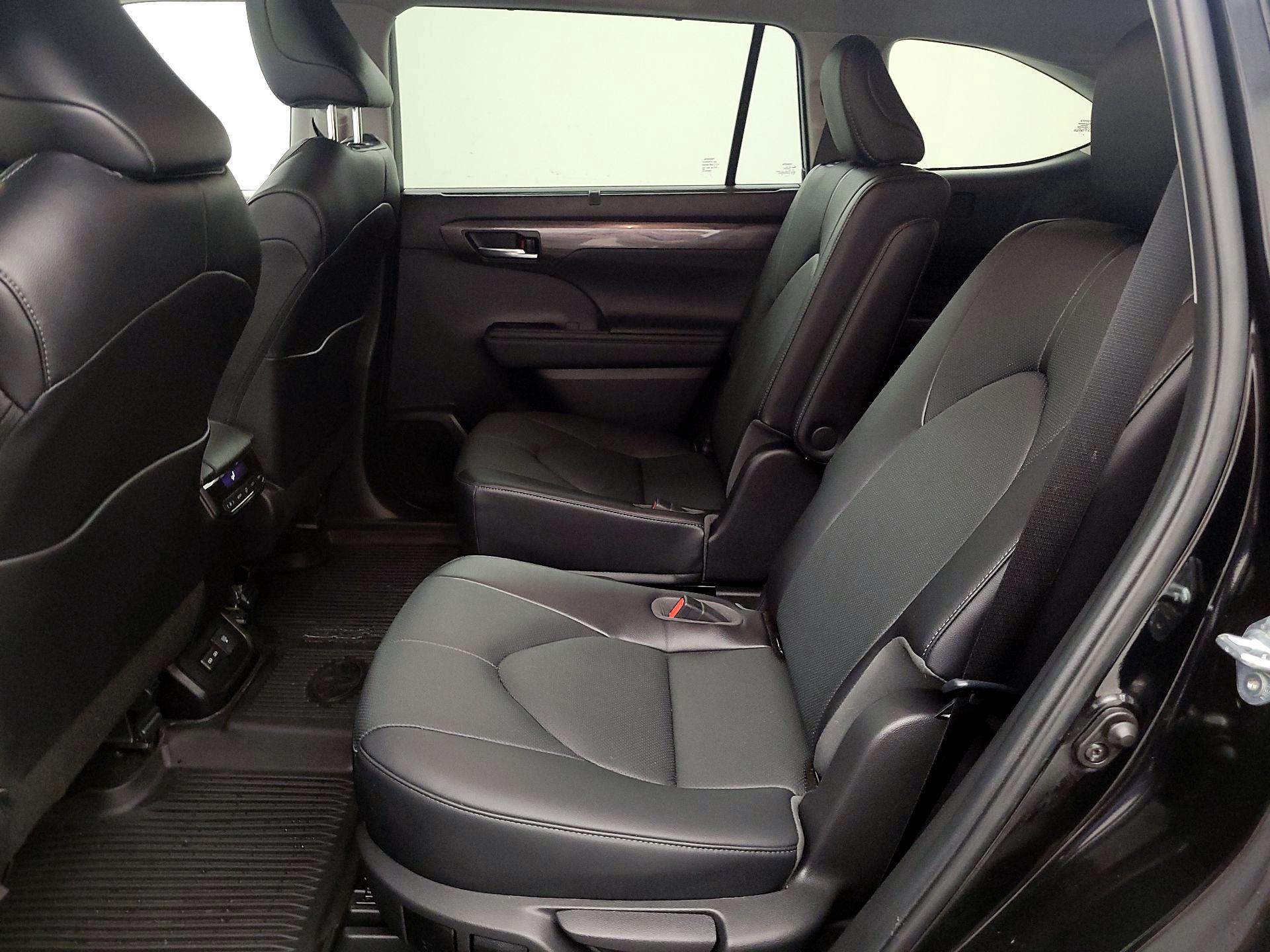 Thumbnail: 2023 Toyota Highlander - 20