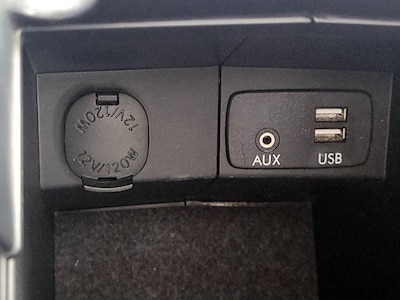 USB/AUX Ports