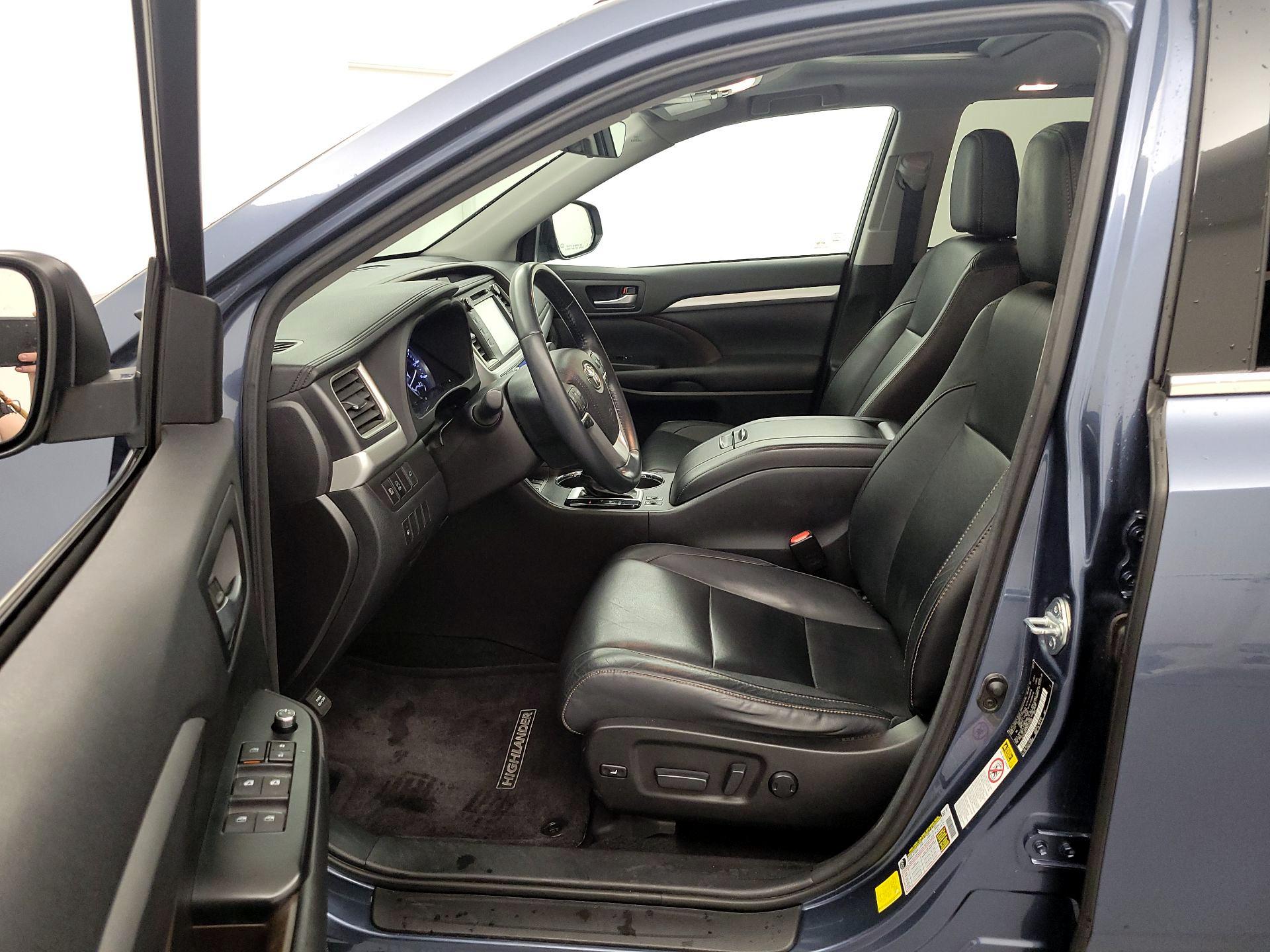 Thumbnail: 2017 Toyota Highlander - 11