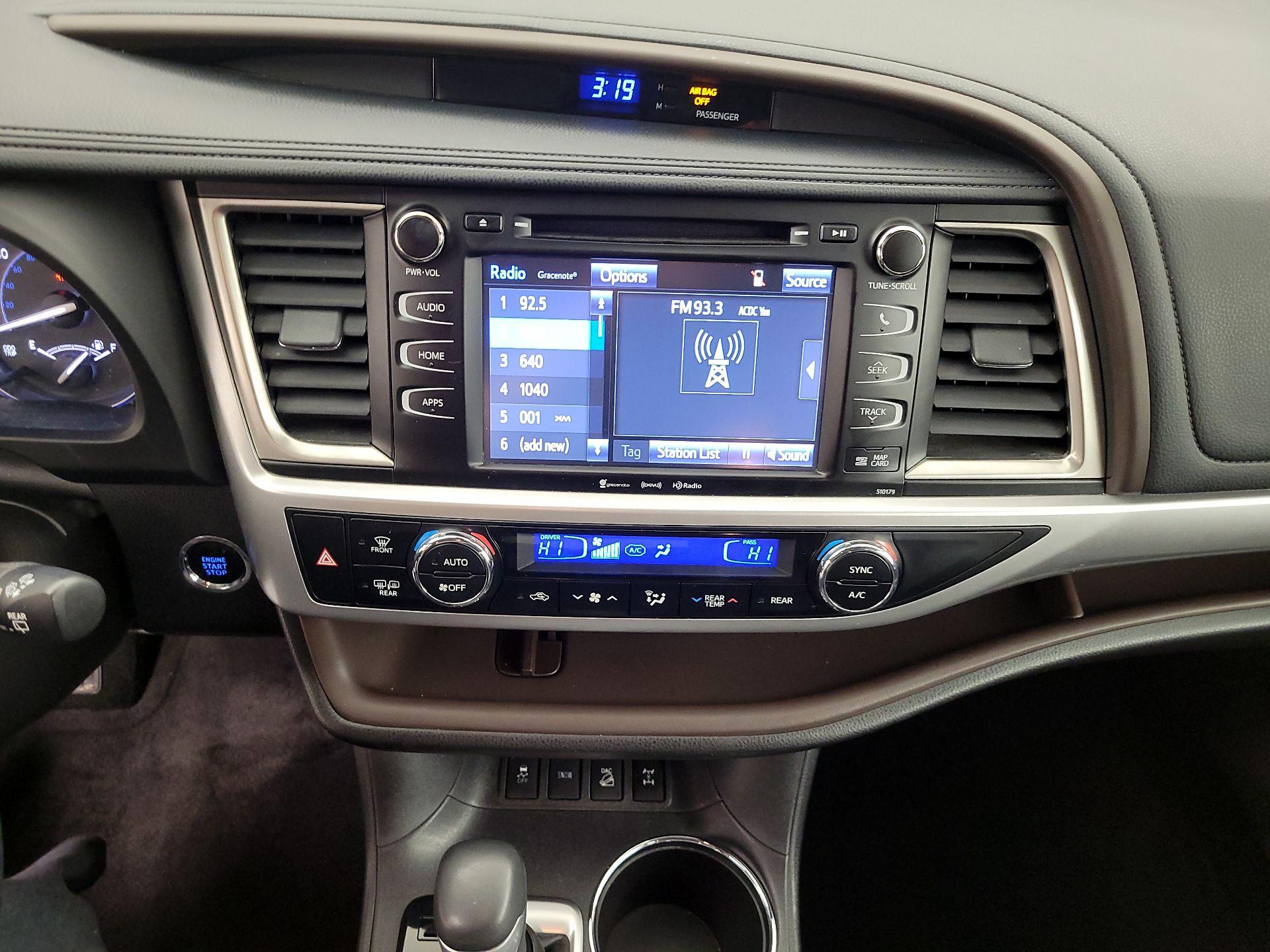 Thumbnail: 2017 Toyota Highlander - 16