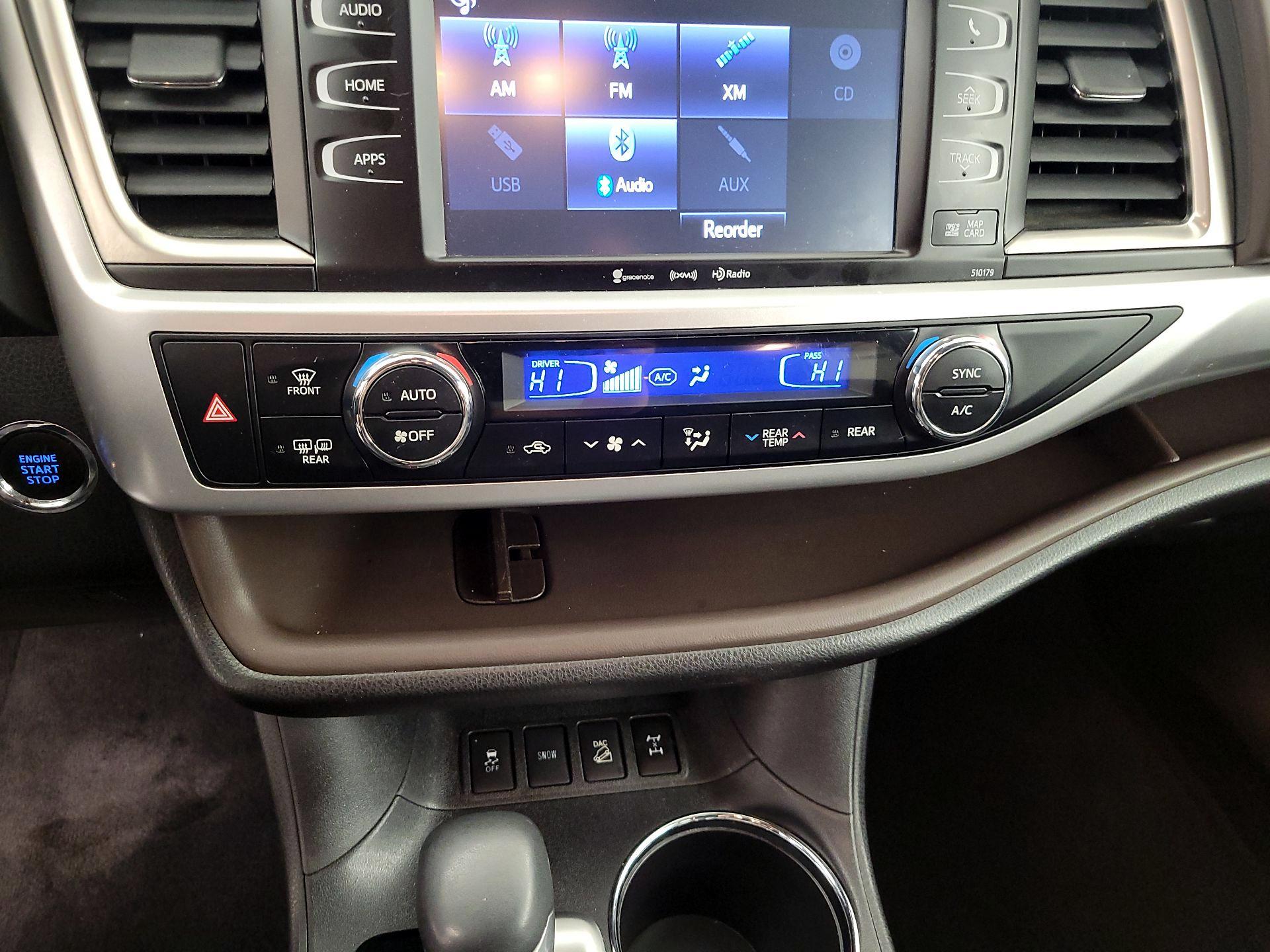 Thumbnail: 2017 Toyota Highlander - 17