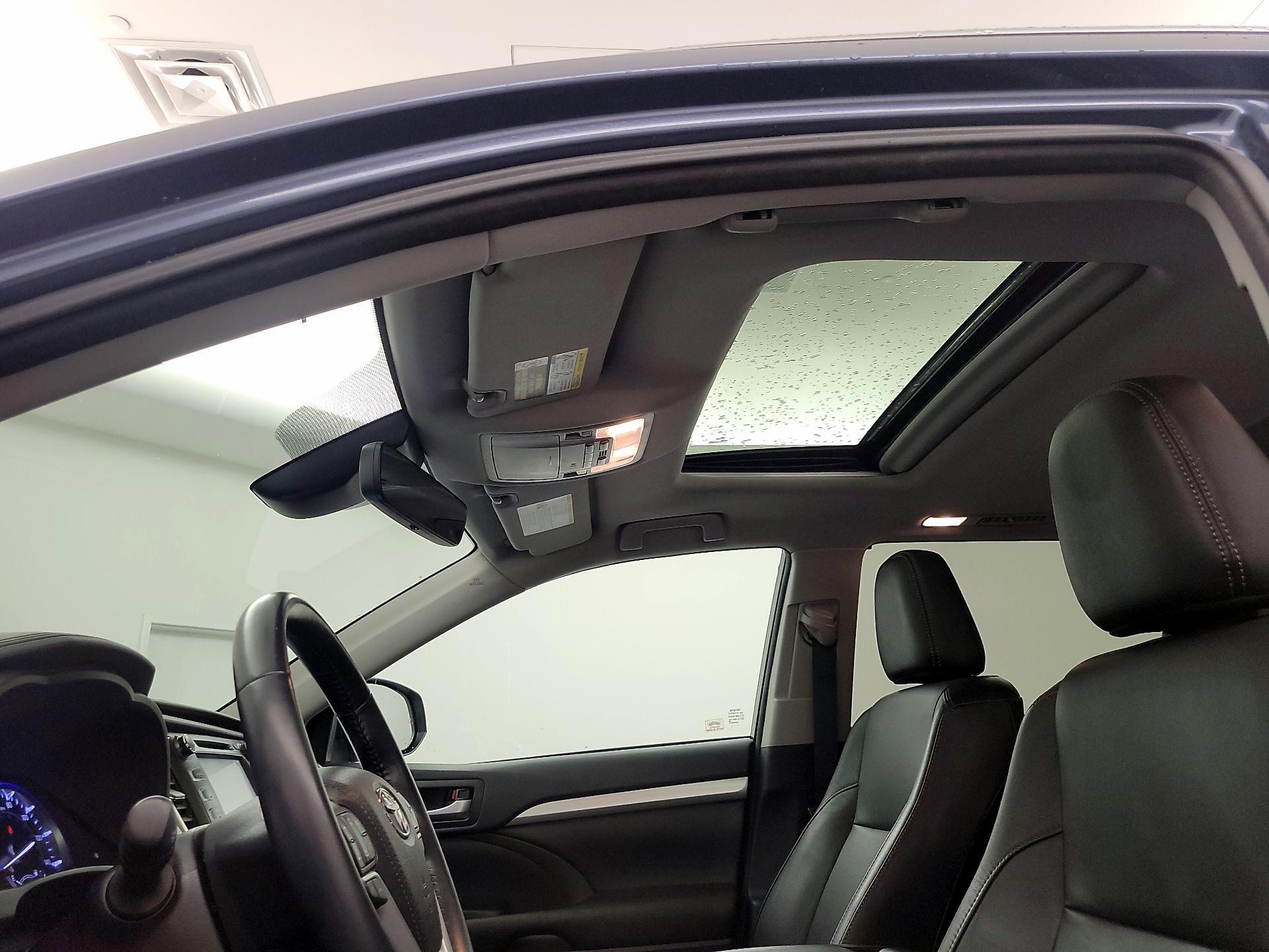 Thumbnail: 2017 Toyota Highlander - 20