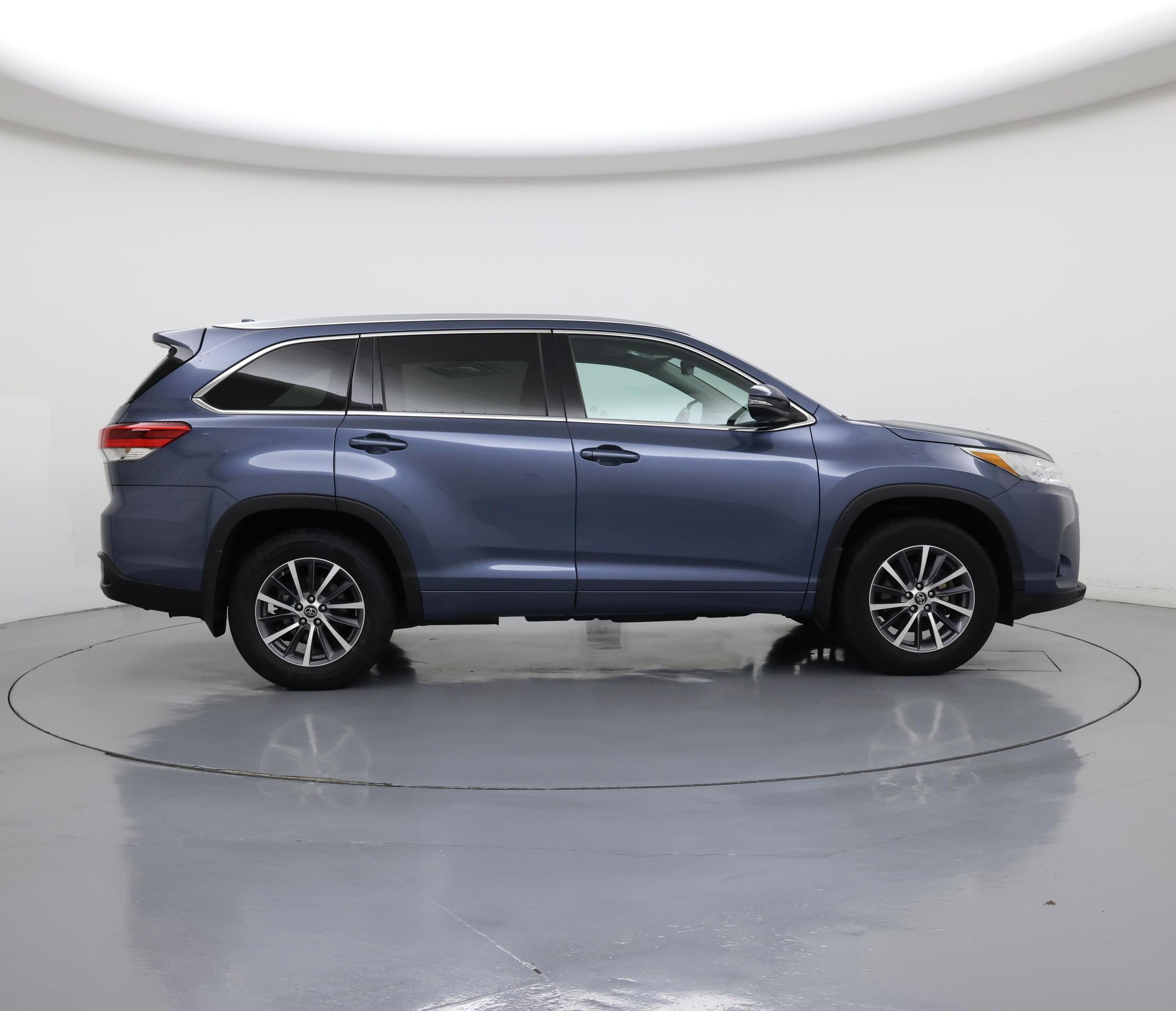 Thumbnail: 2017 Toyota Highlander - 7