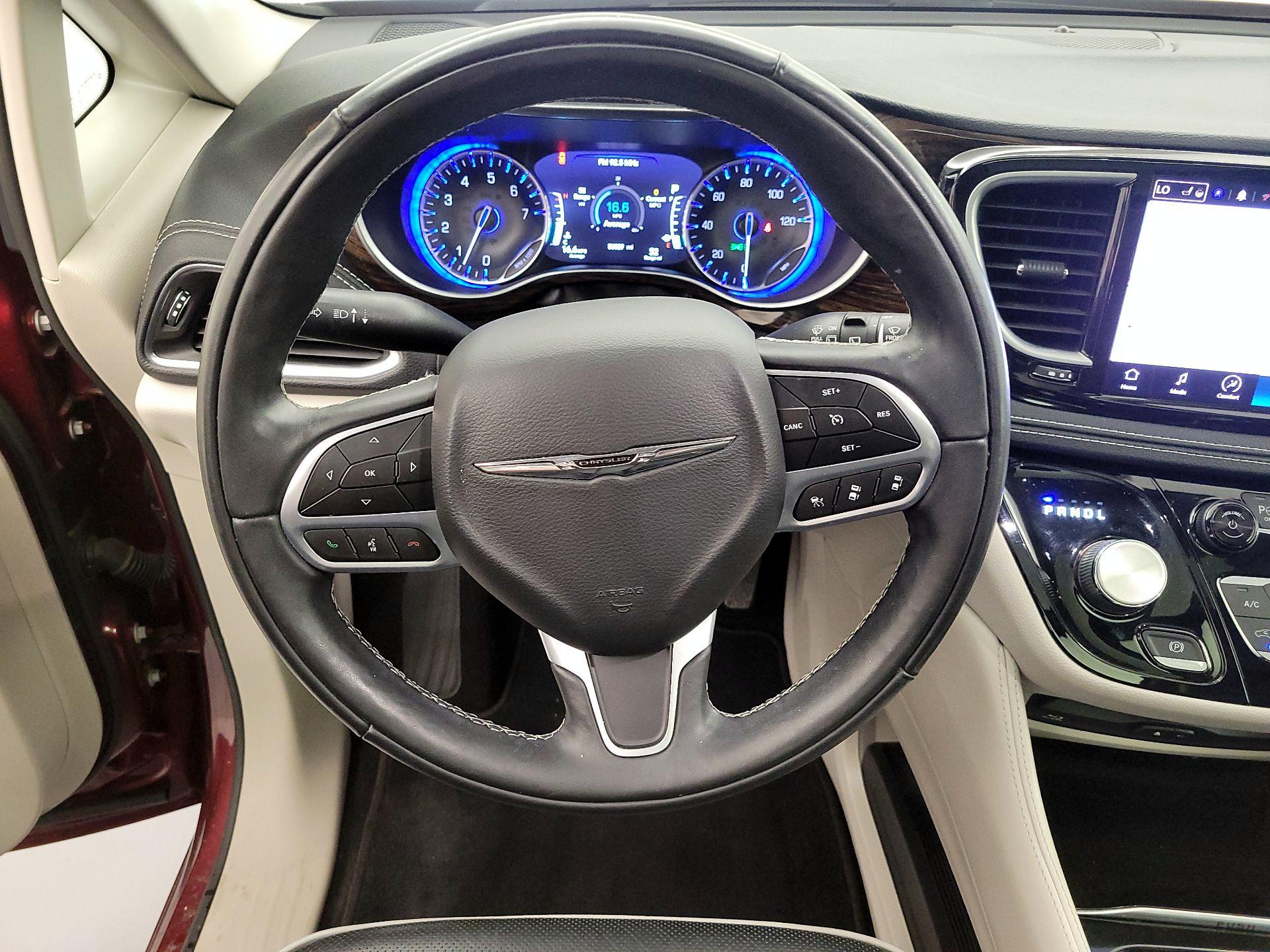 Thumbnail: 2022 Chrysler Pacifica - 10