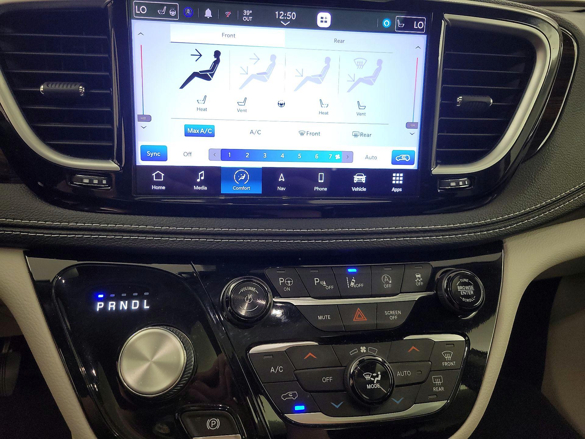 Thumbnail: 2022 Chrysler Pacifica - 17