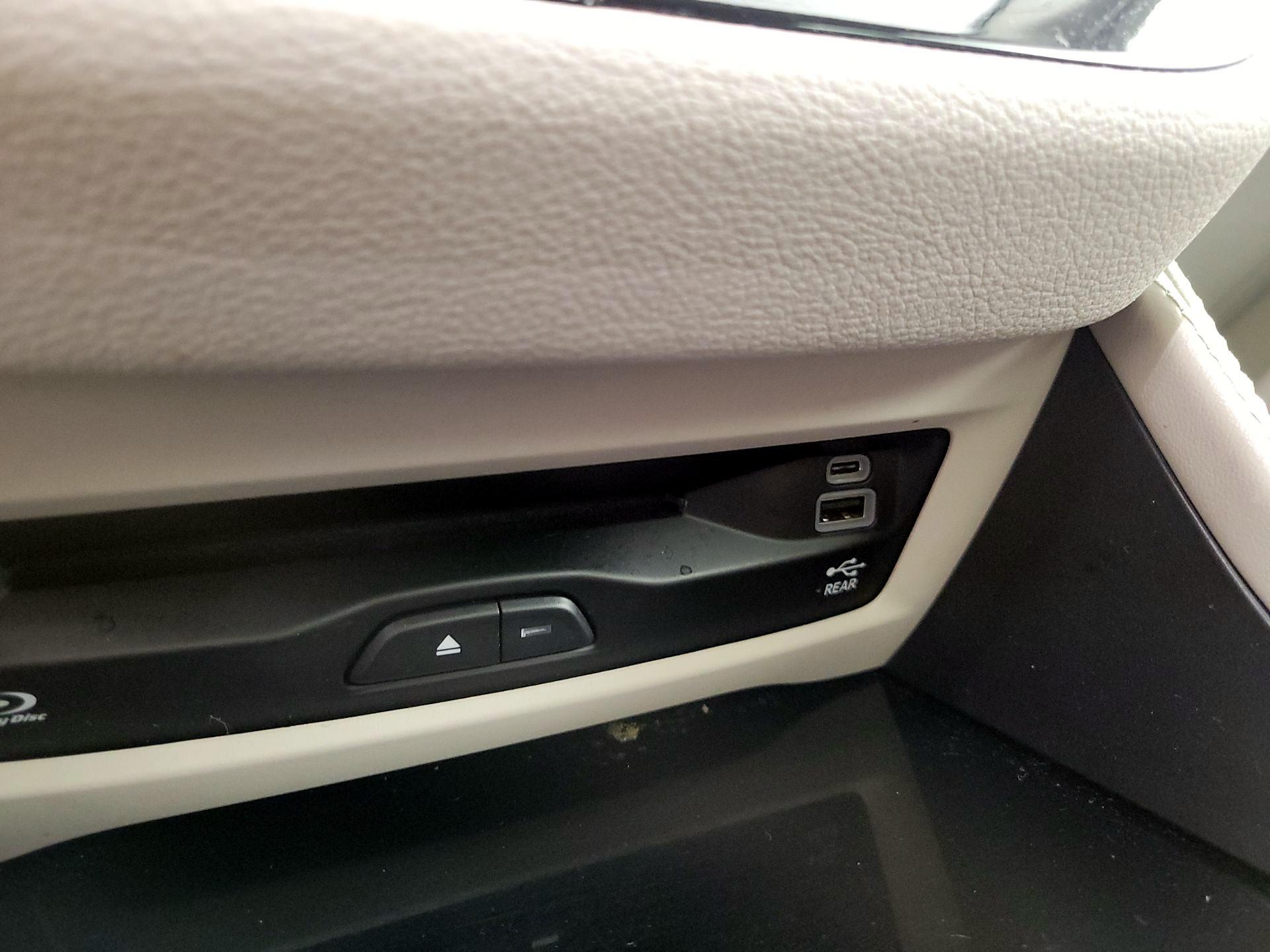 Thumbnail: 2022 Chrysler Pacifica - 19