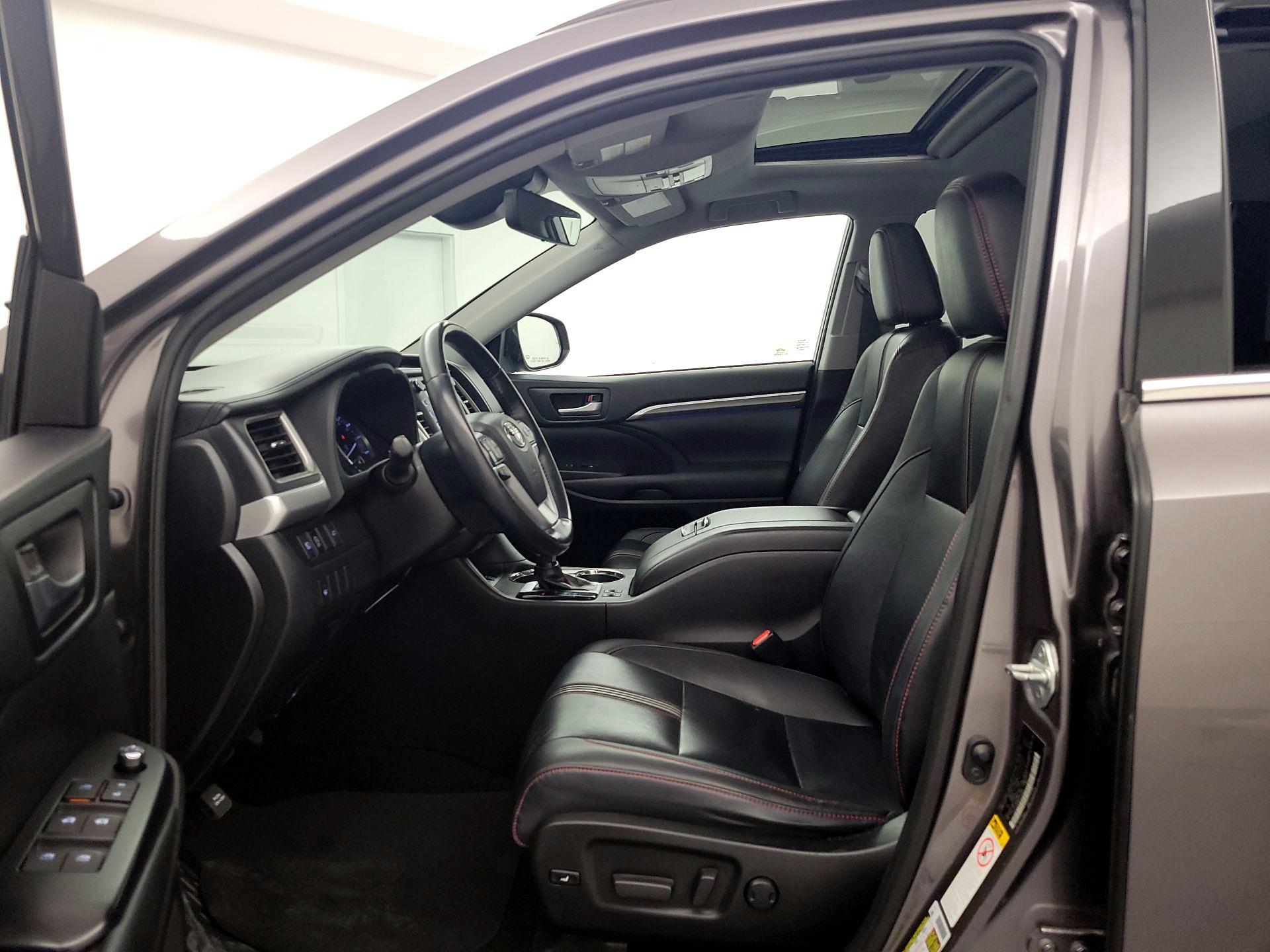 Thumbnail: 2019 Toyota Highlander - 11