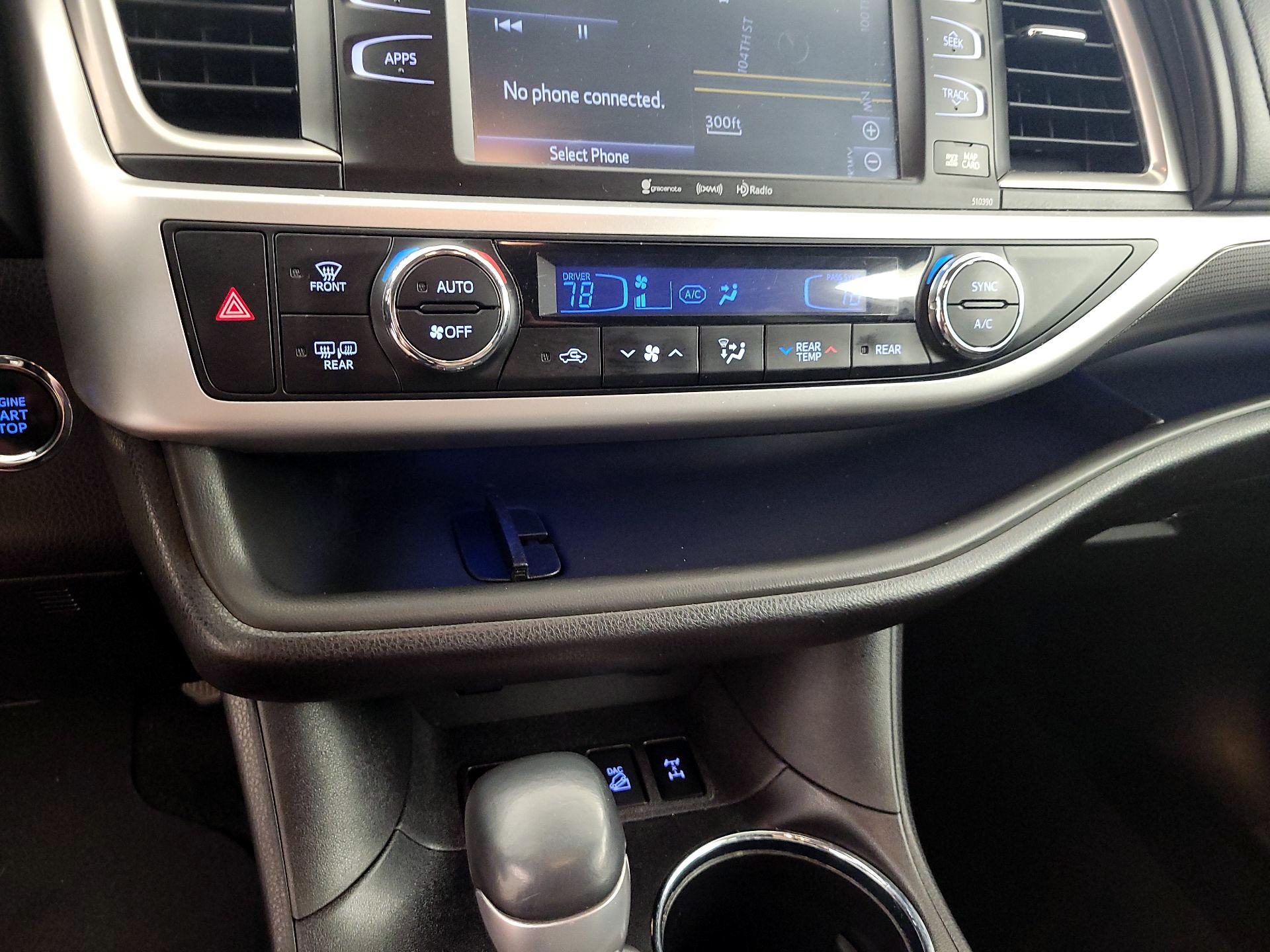 Thumbnail: 2019 Toyota Highlander - 17