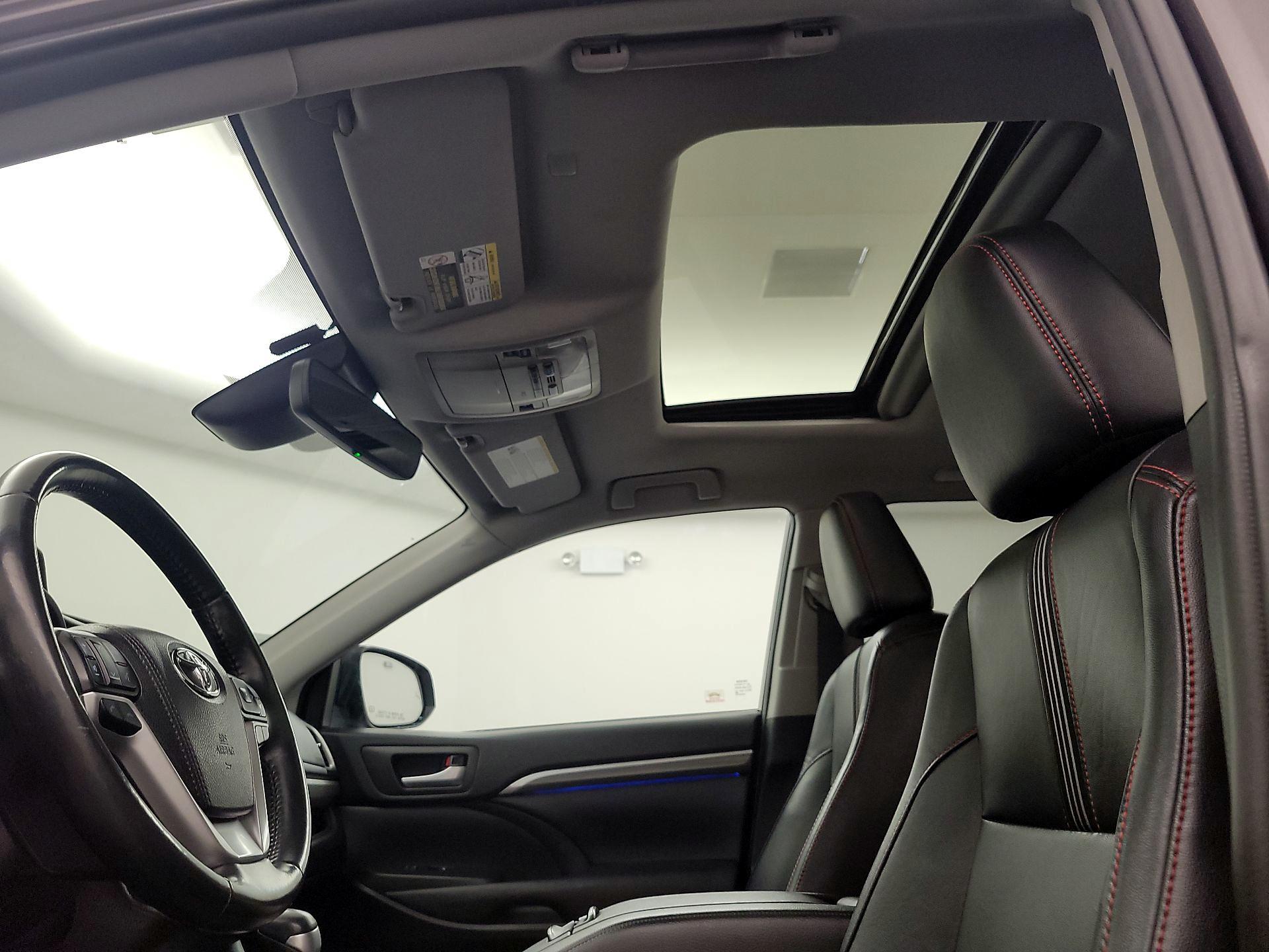 Thumbnail: 2019 Toyota Highlander - 20