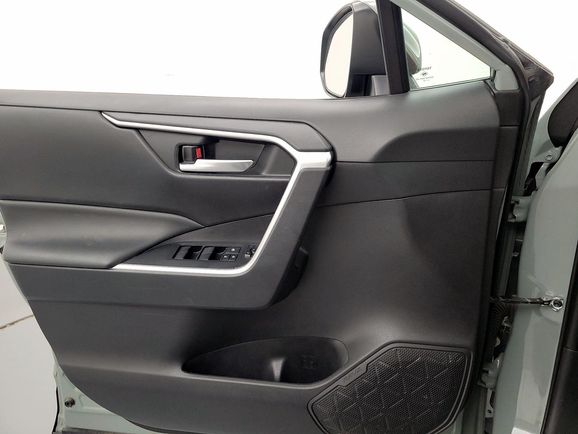 Thumbnail: 2021 Toyota RAV4 - 12
