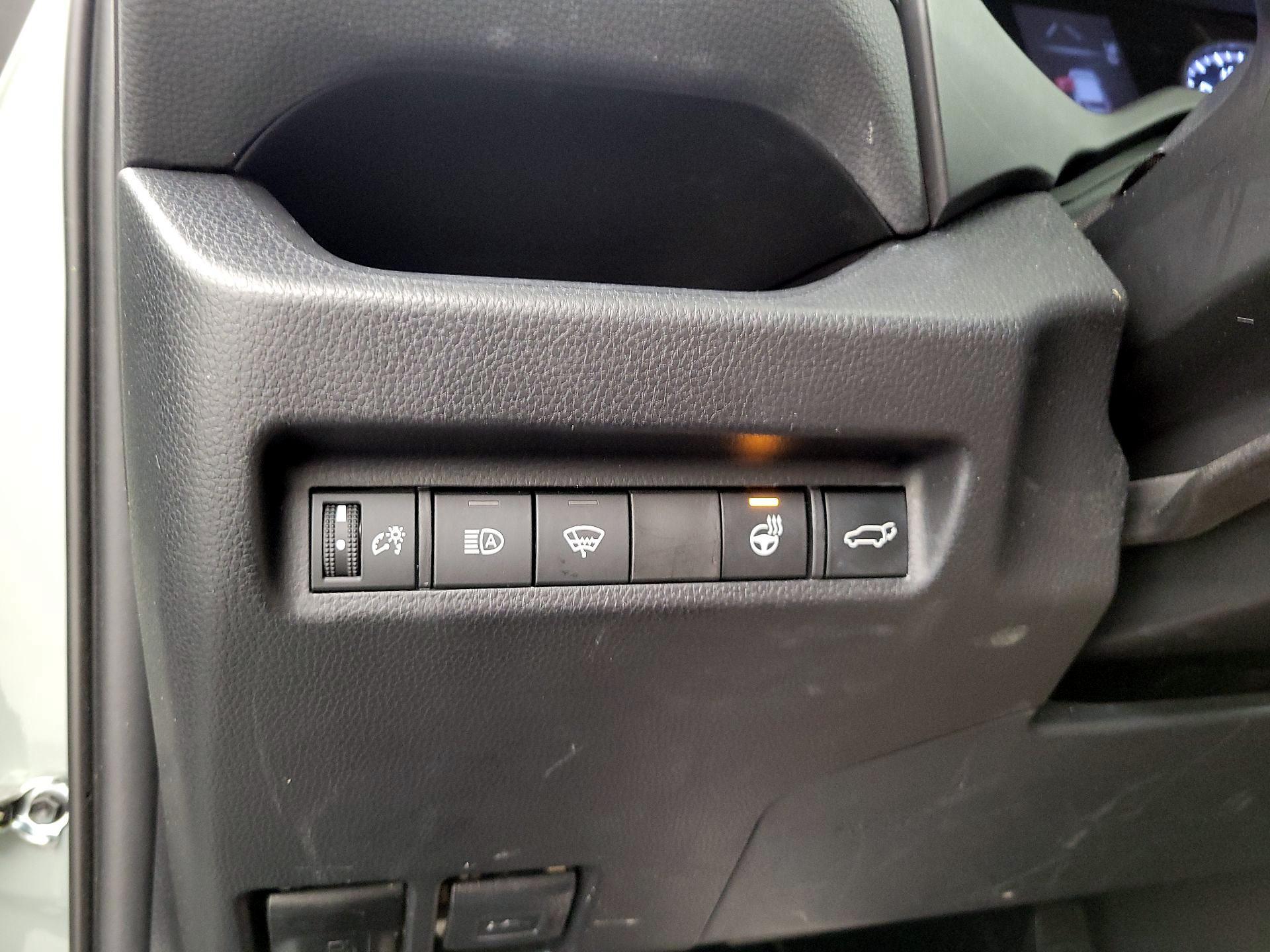 Thumbnail: 2021 Toyota RAV4 - 13