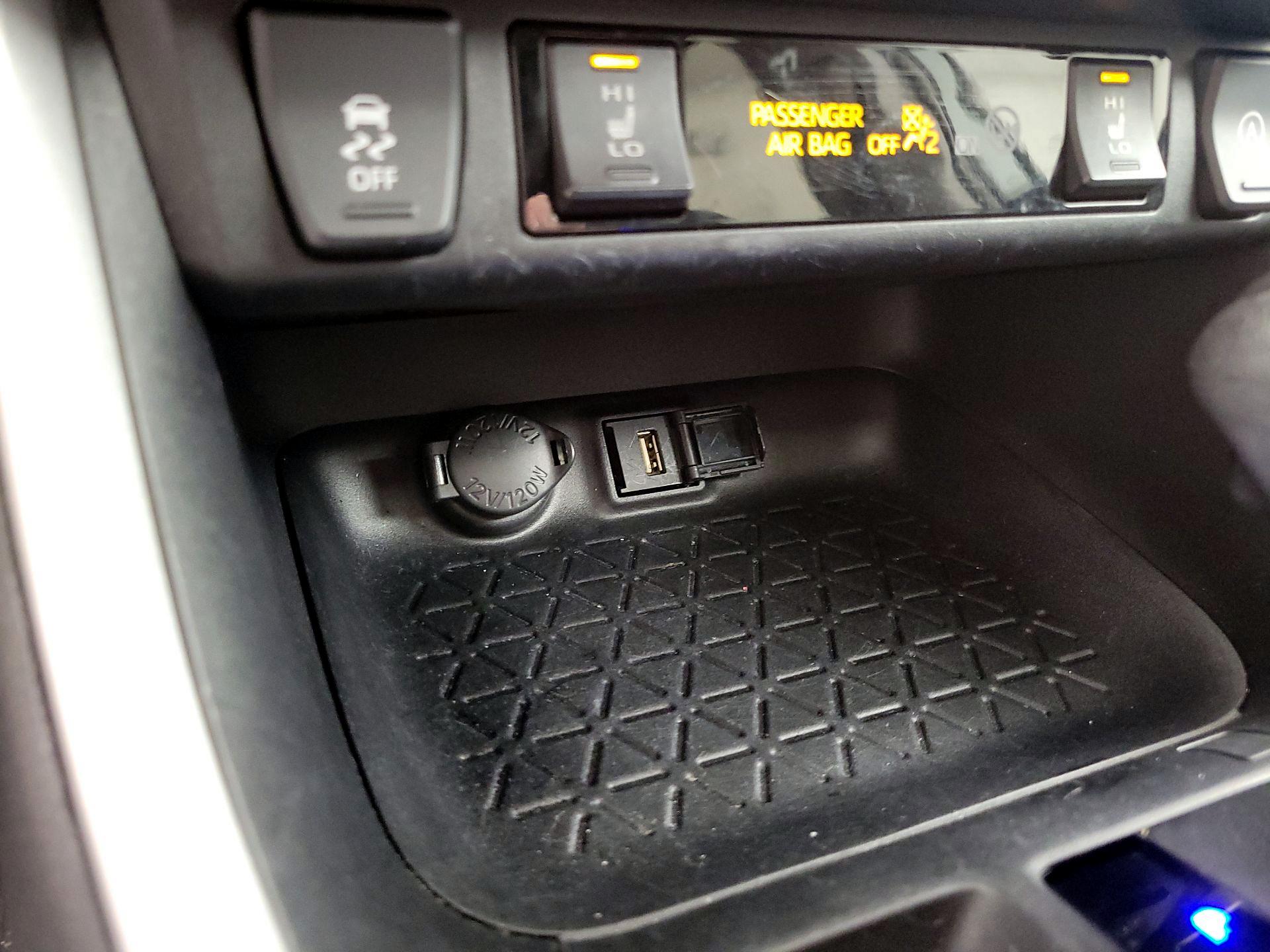 Thumbnail: 2021 Toyota RAV4 - 18