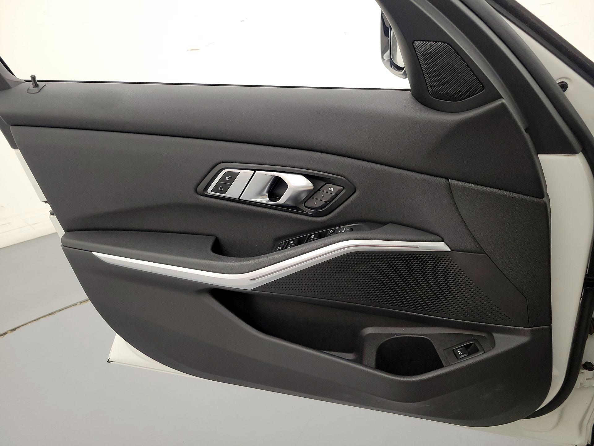 Thumbnail: 2020 BMW 3 Series - 12